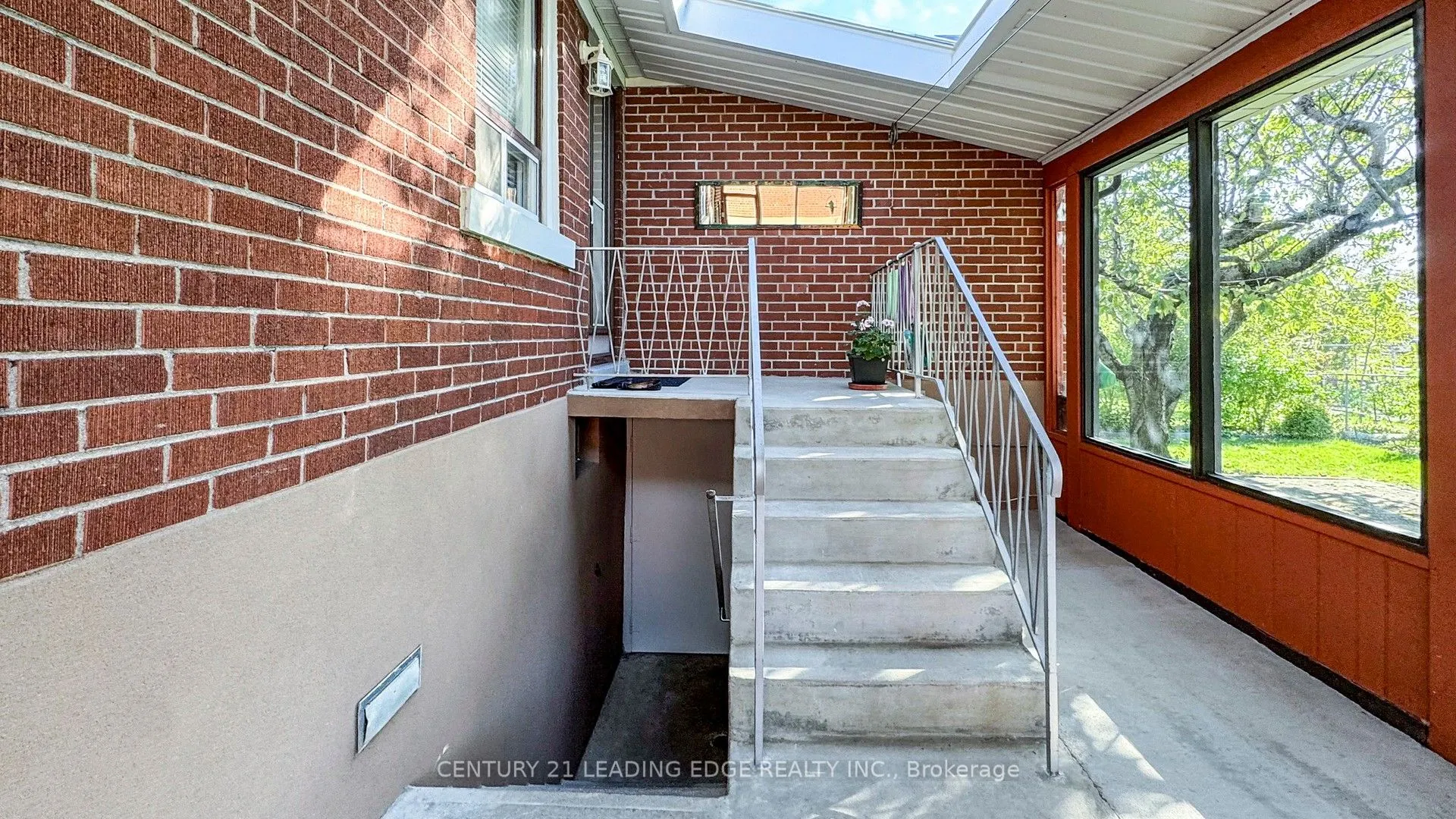 325 Waterloo Avenue