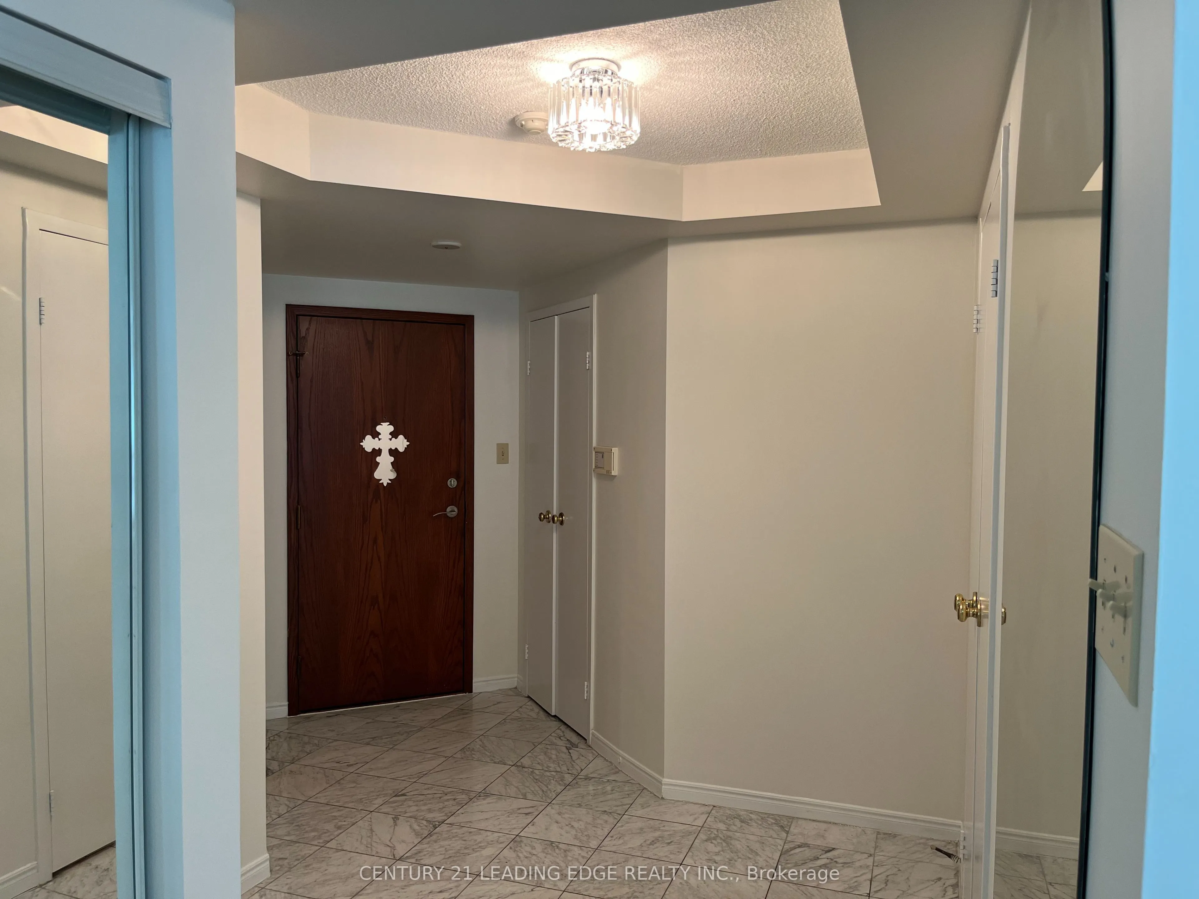 10 Queens Quay W, #607