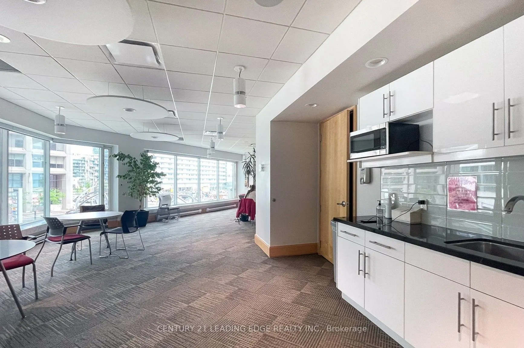 10 Queens Quay W, #607