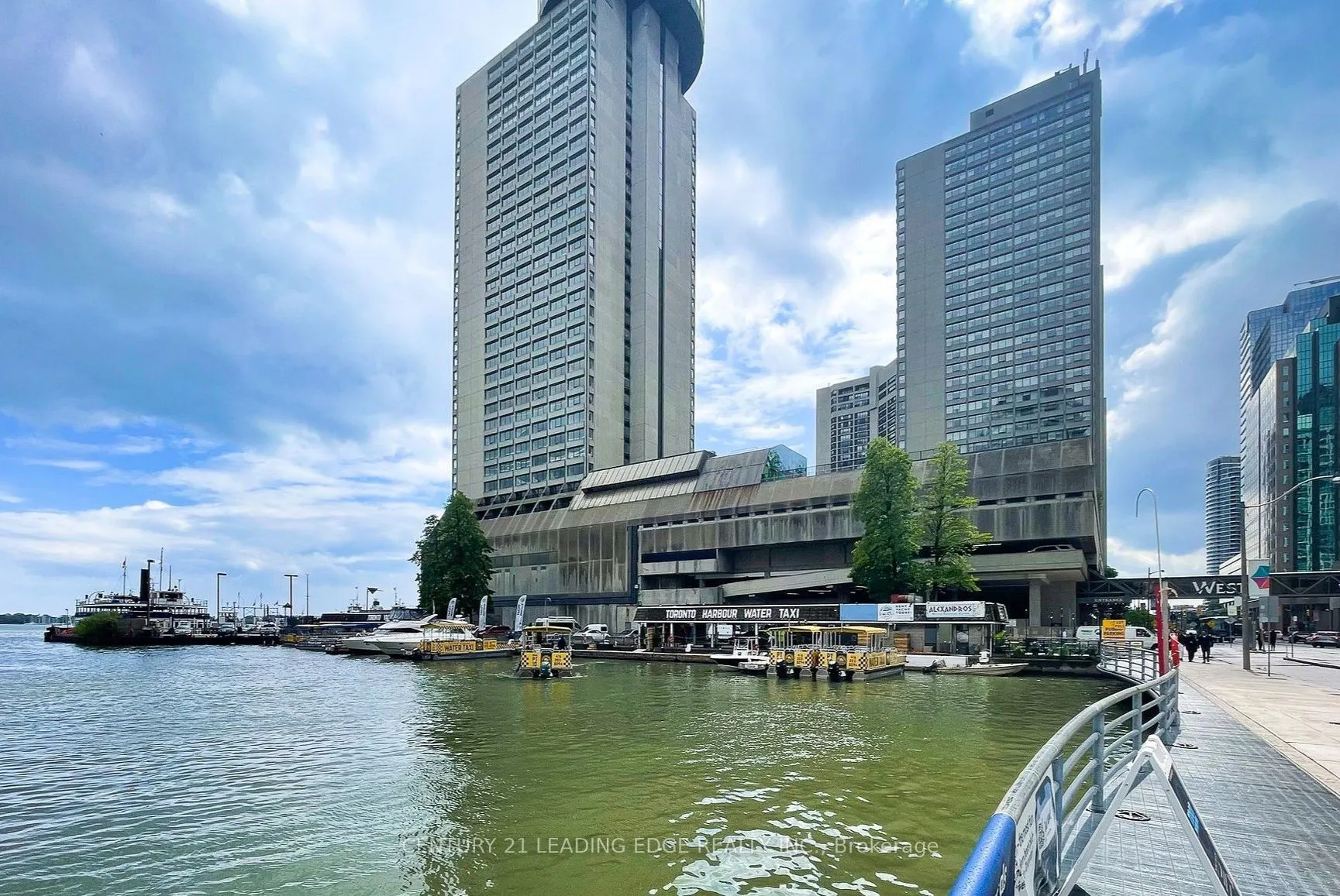 10 Queens Quay W, #607