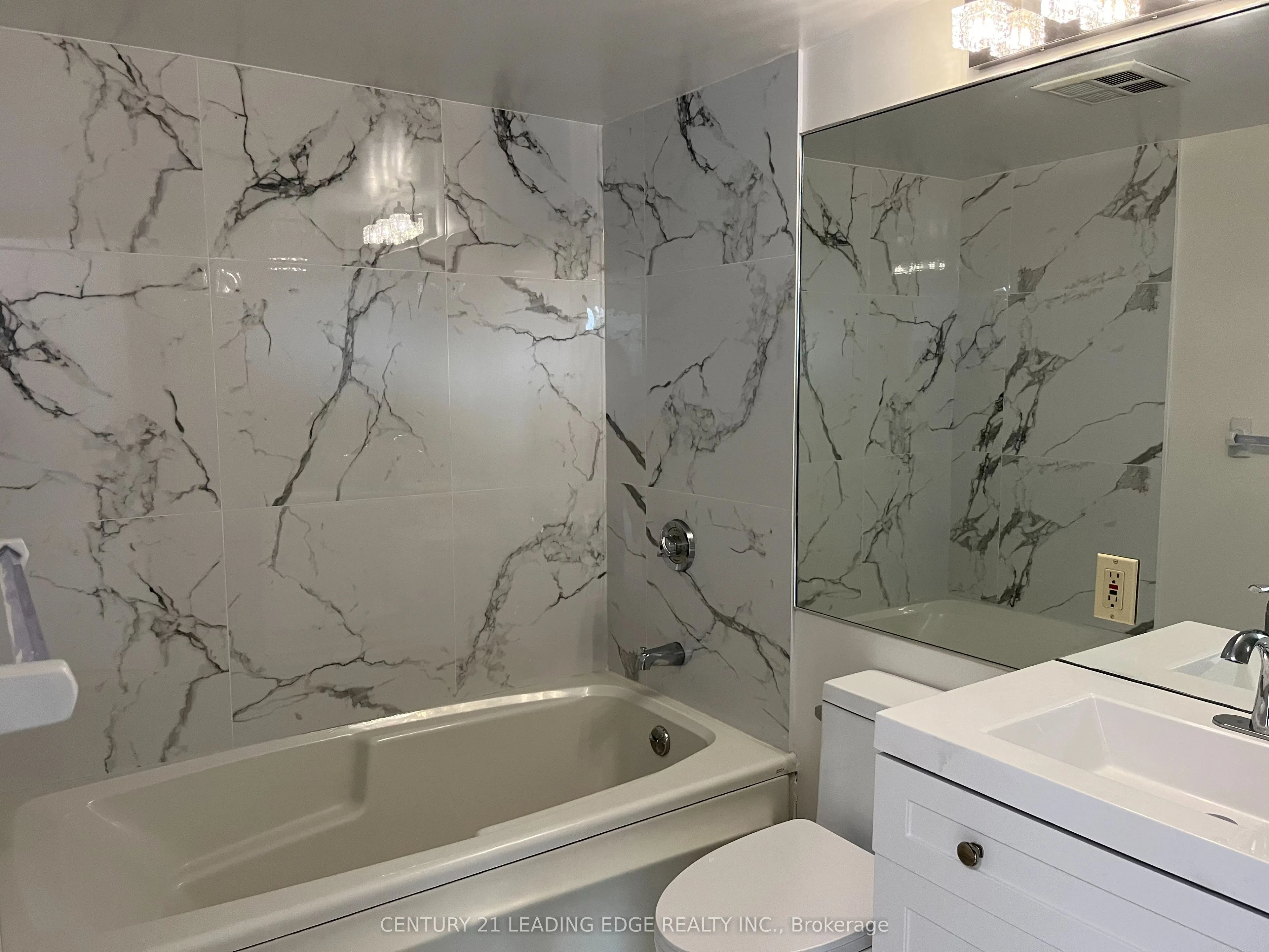 10 Queens Quay W, #607