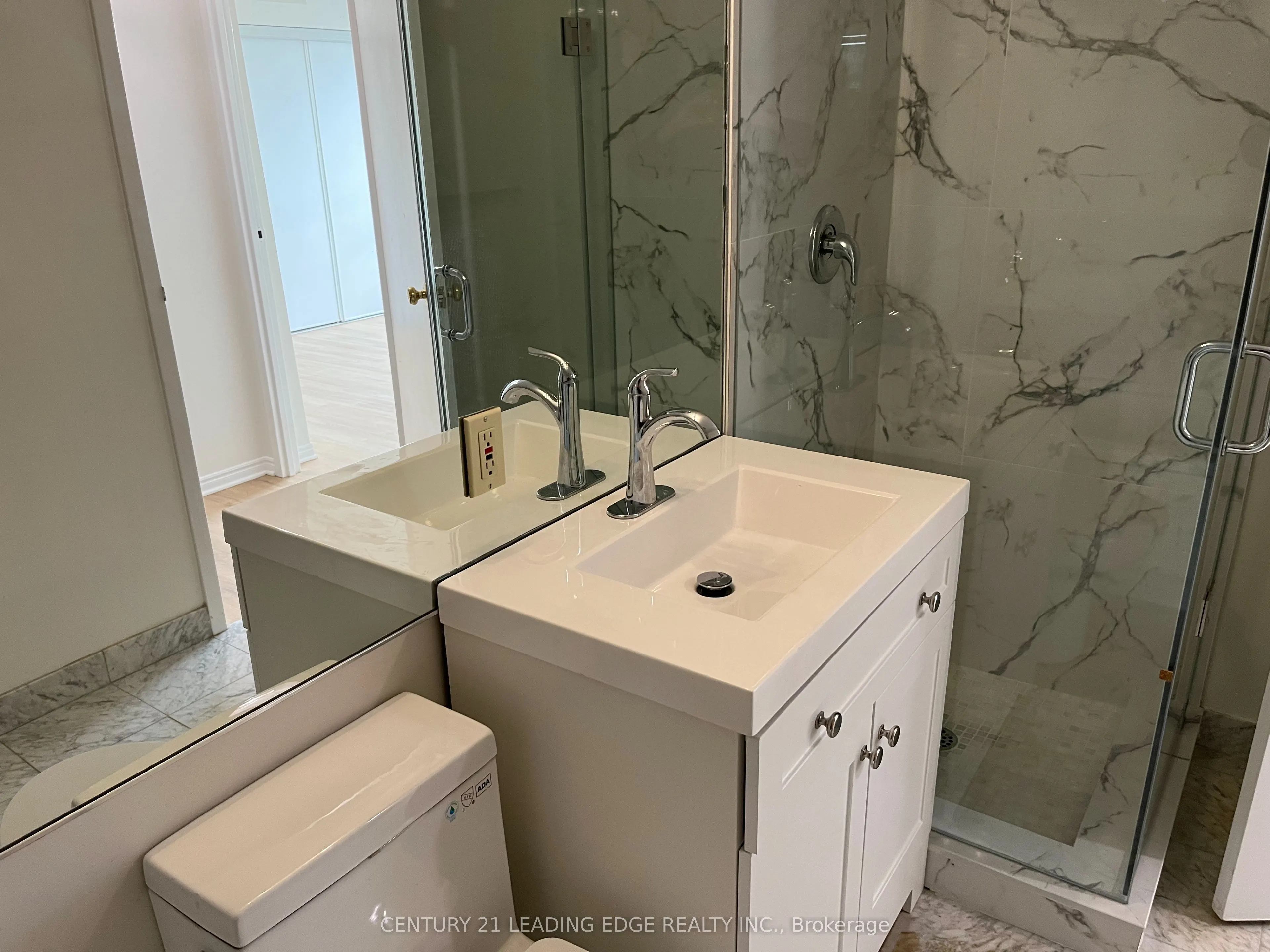 10 Queens Quay W, #607