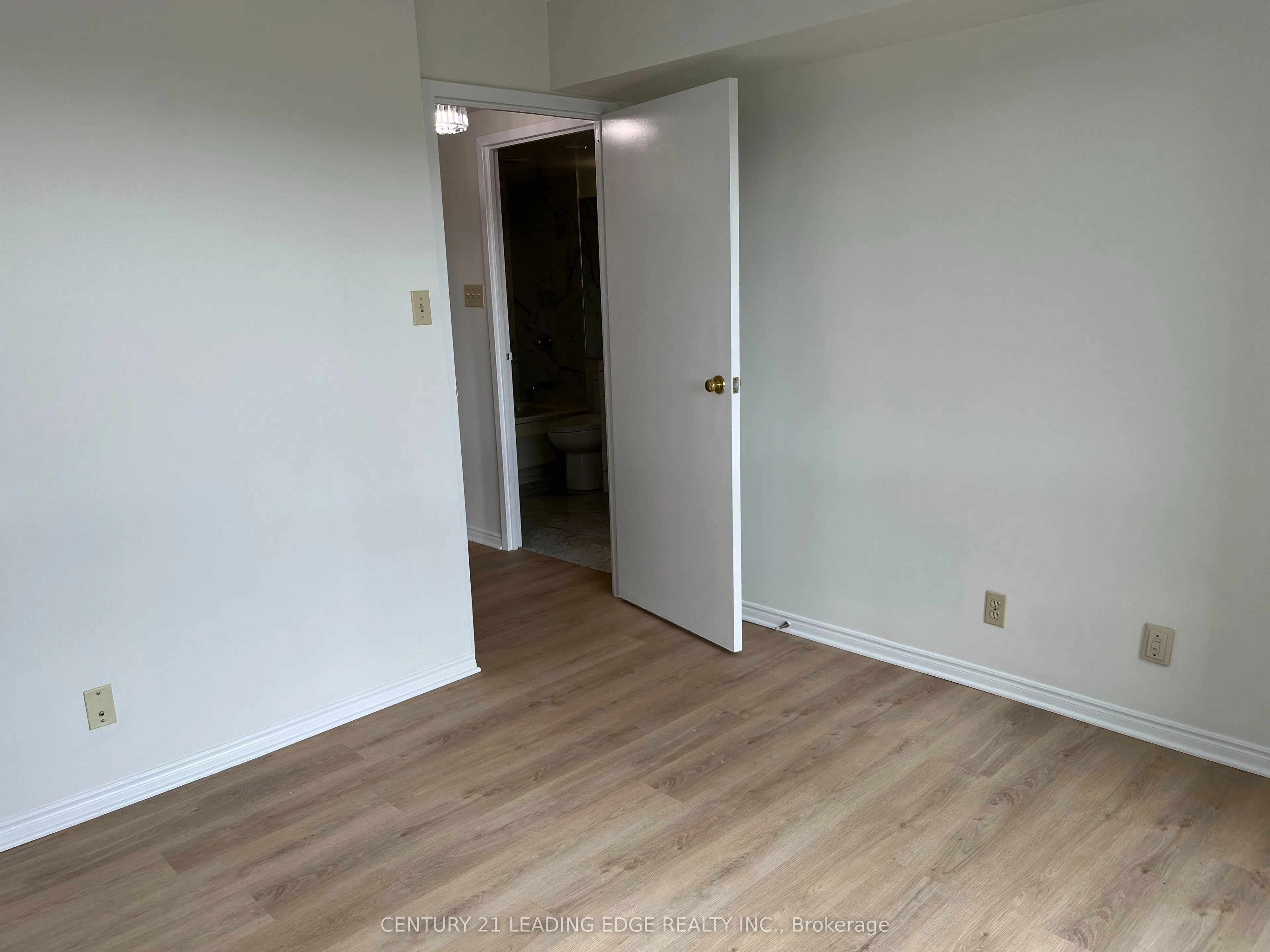 10 Queens Quay W, #607