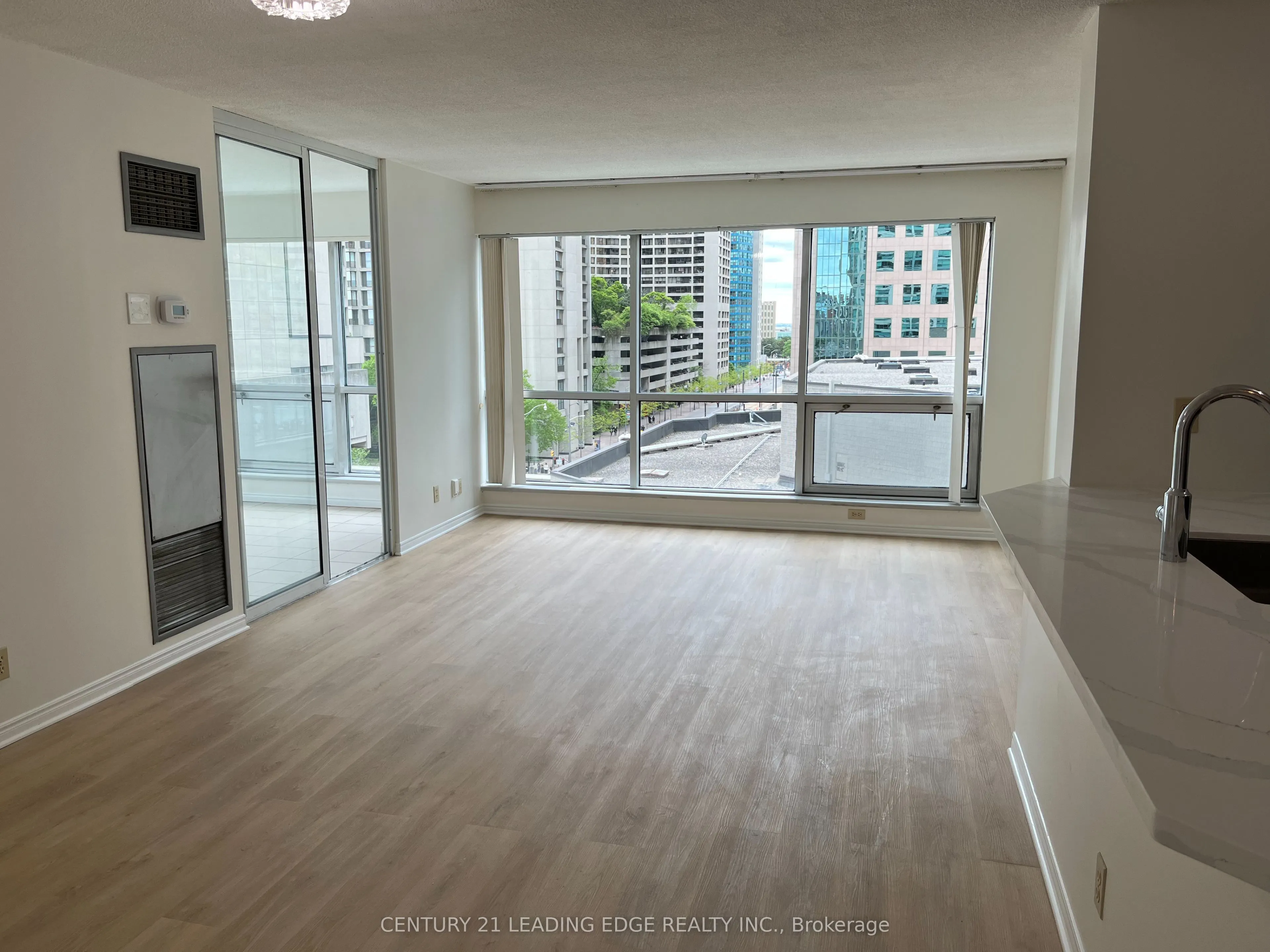 10 Queens Quay W, #607