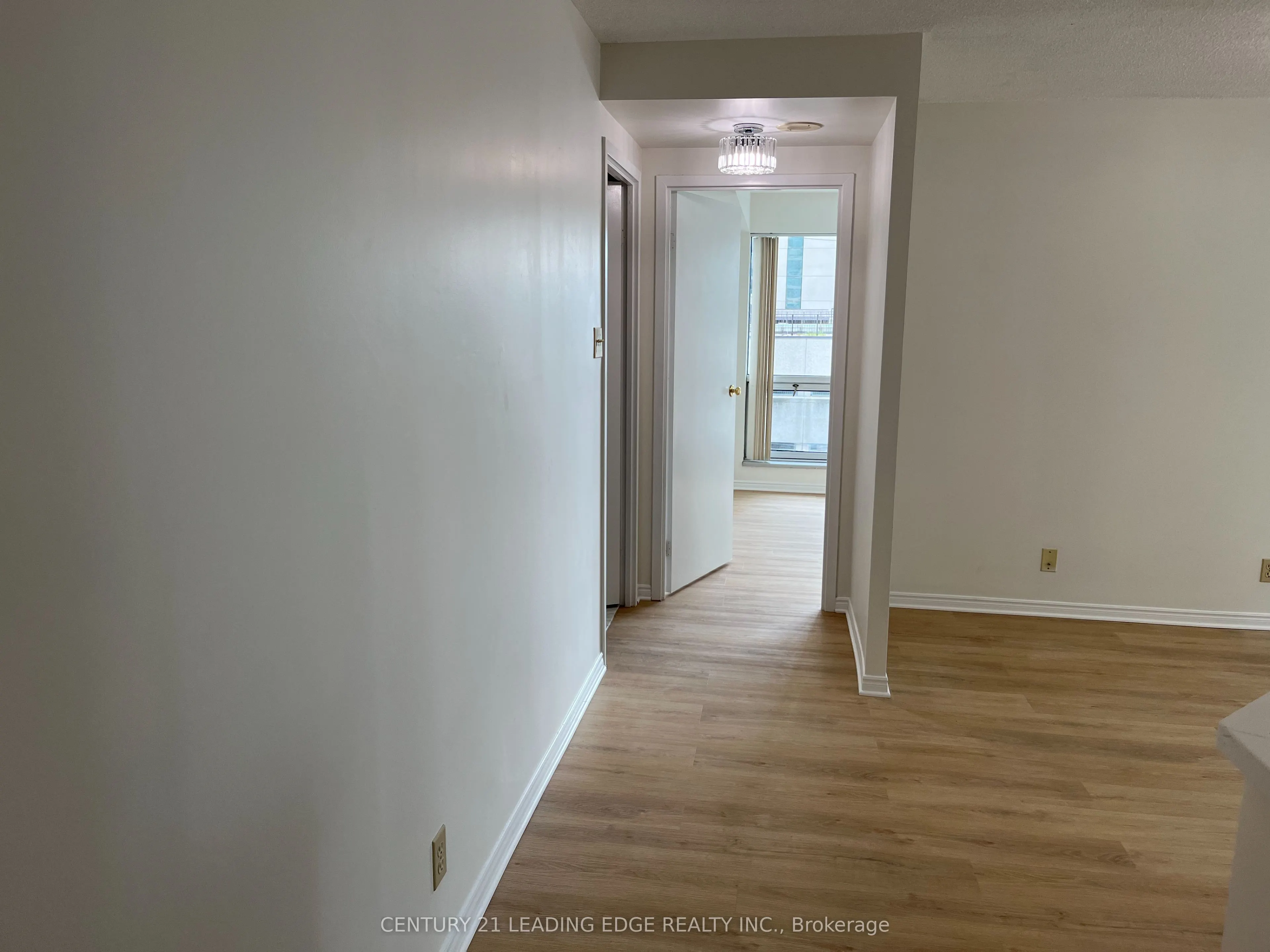 10 Queens Quay W, #607