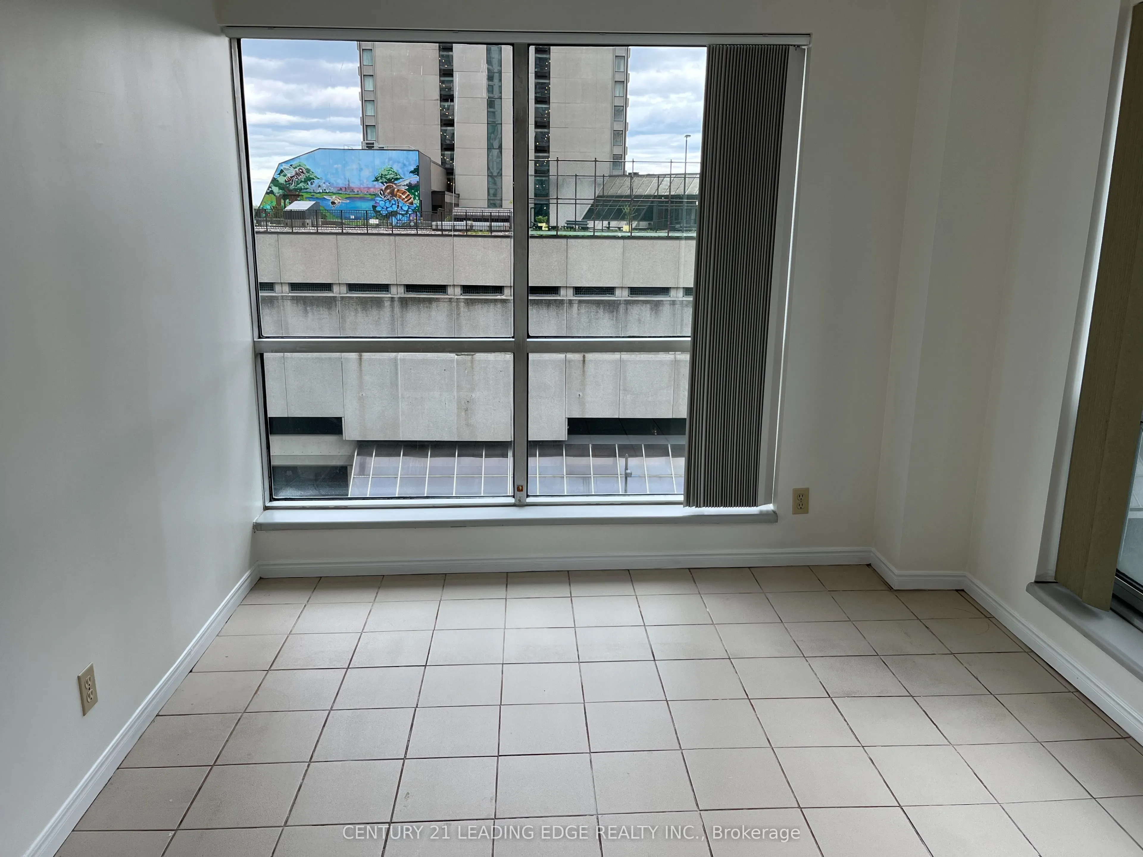 10 Queens Quay W, #607