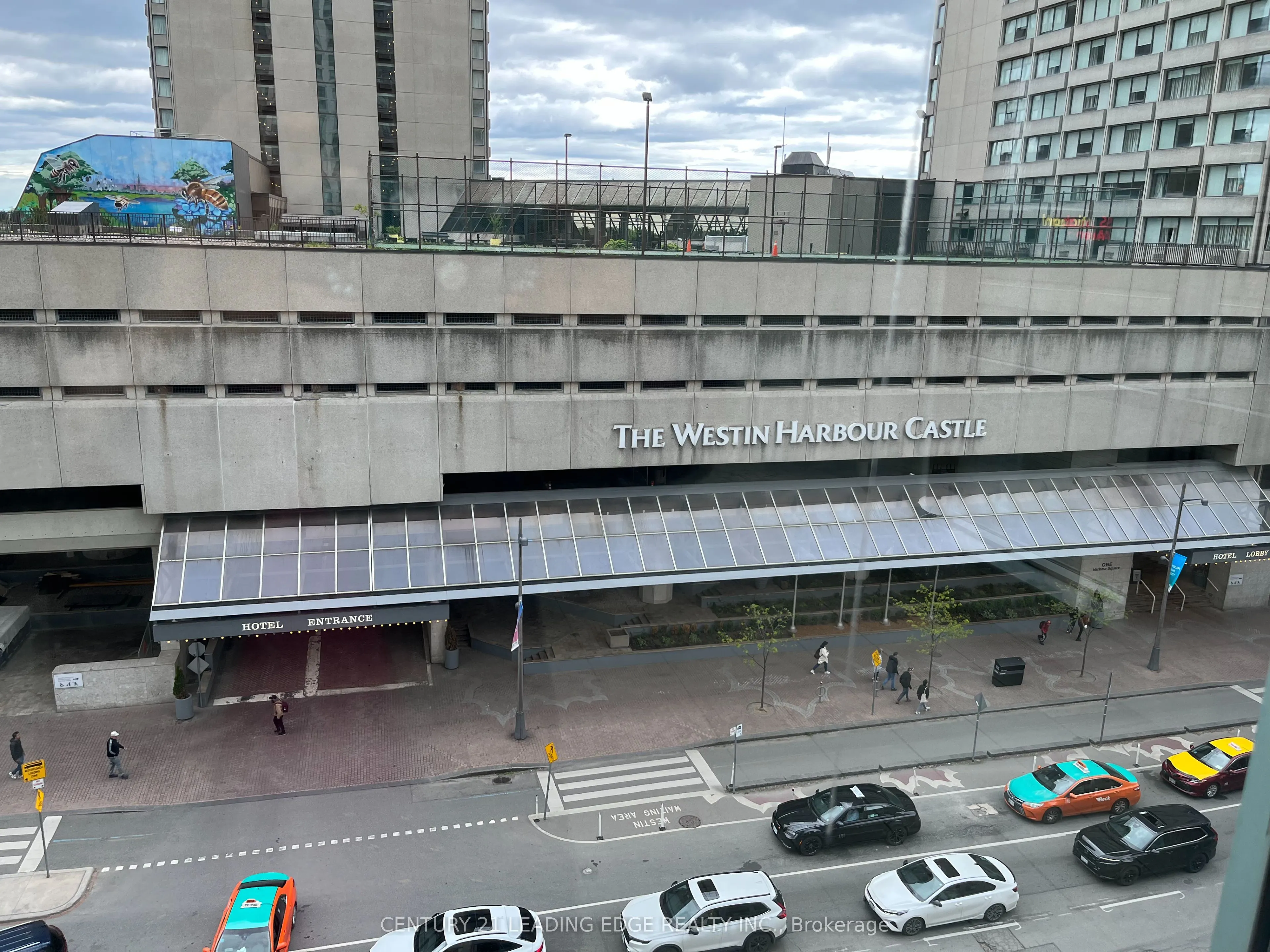10 Queens Quay W, #607
