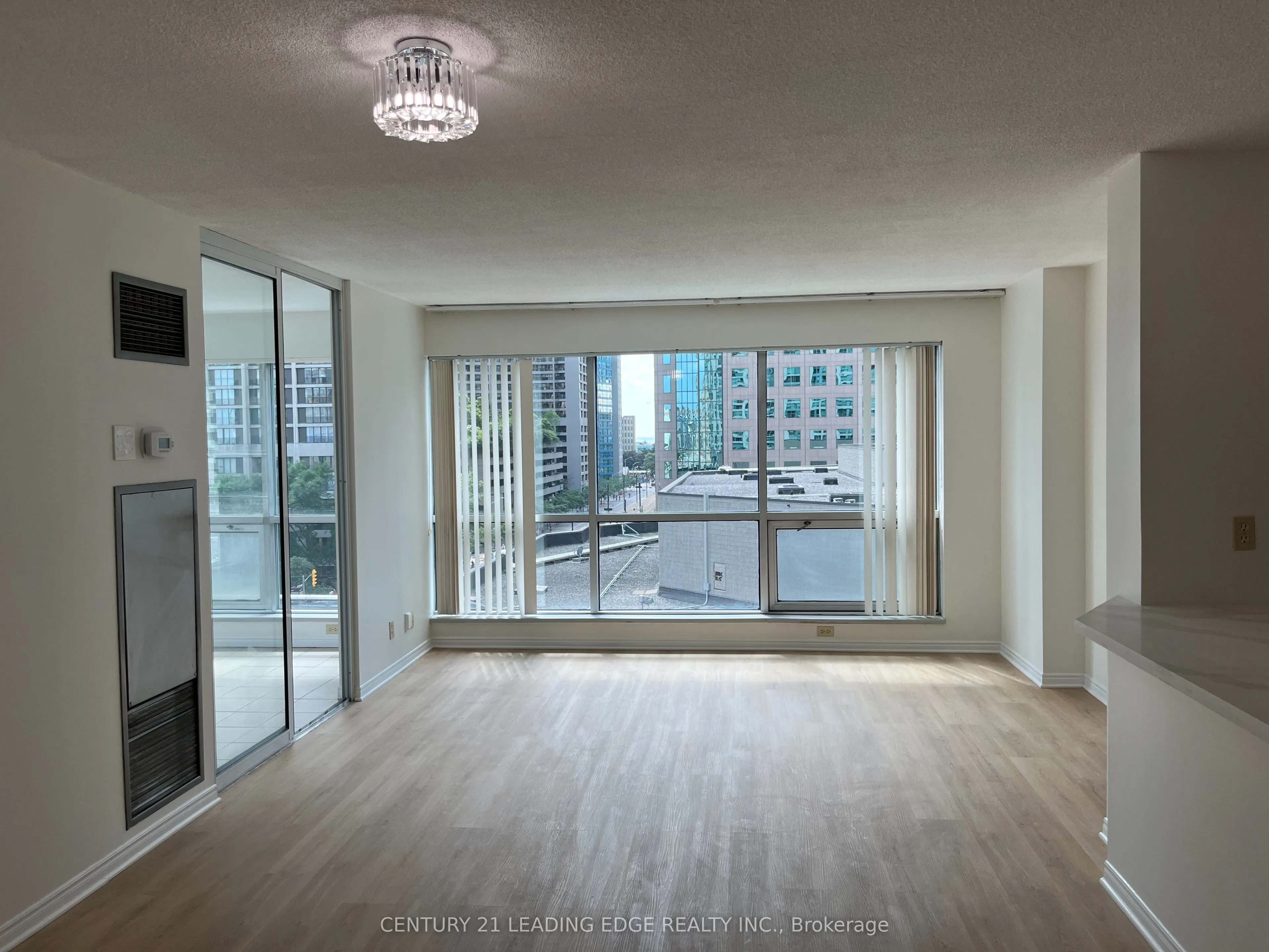 10 Queens Quay W, #607