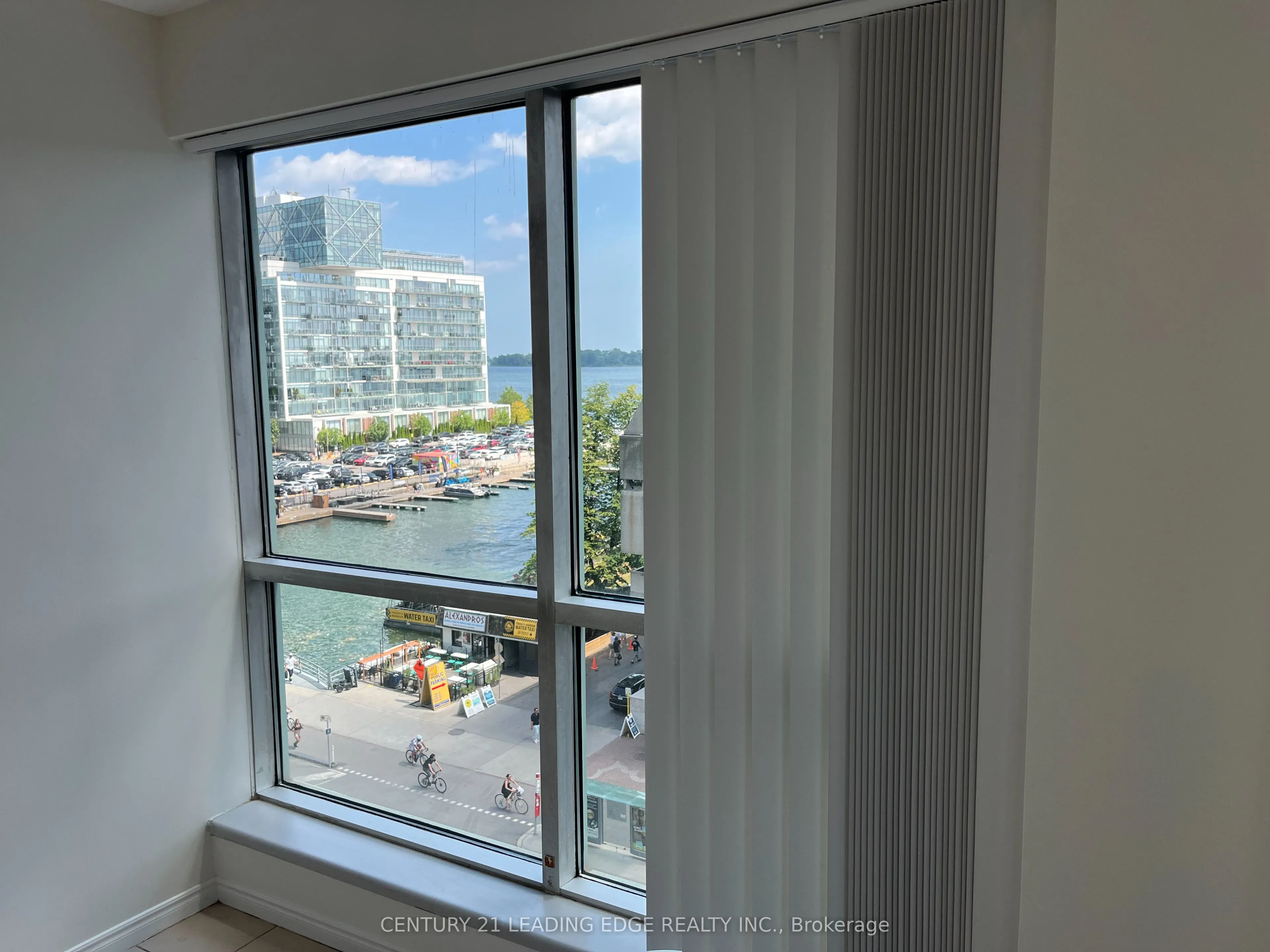 10 Queens Quay W, #607