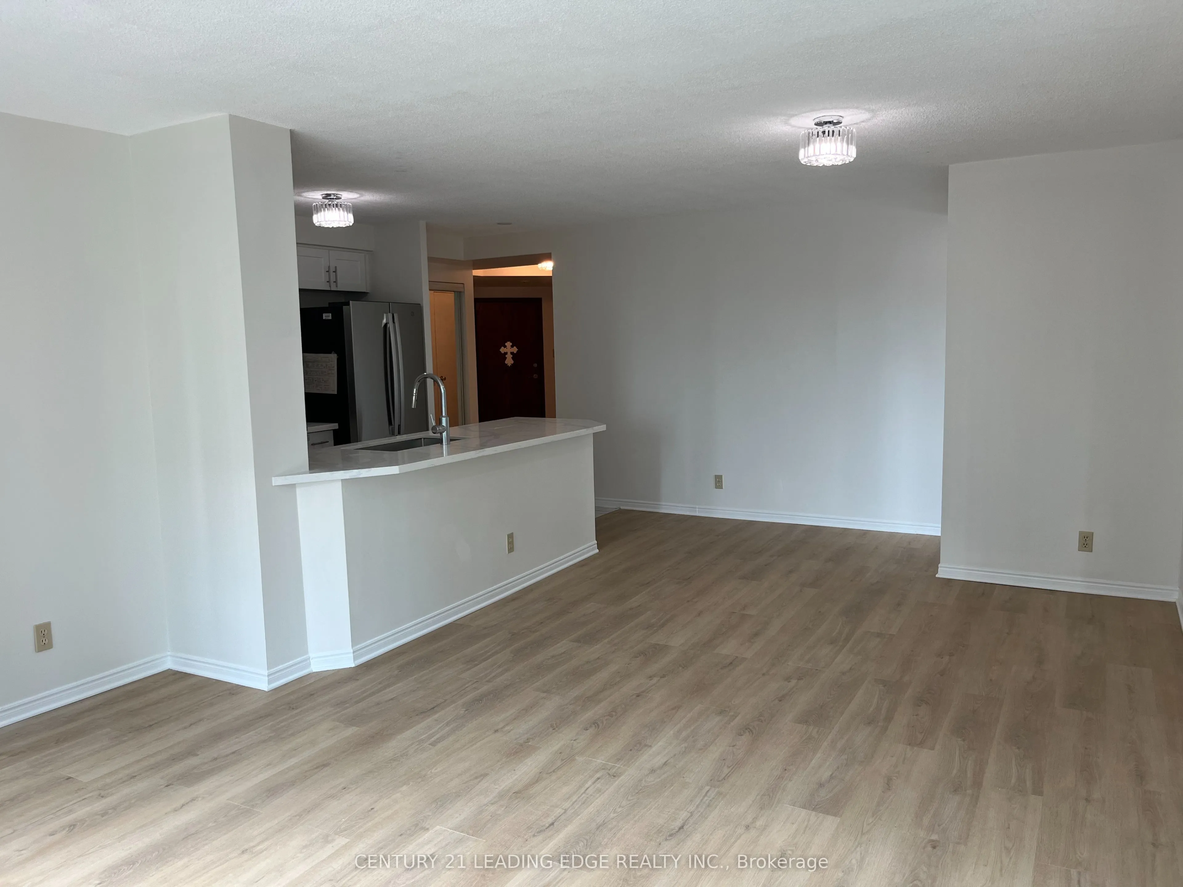 10 Queens Quay W, #607