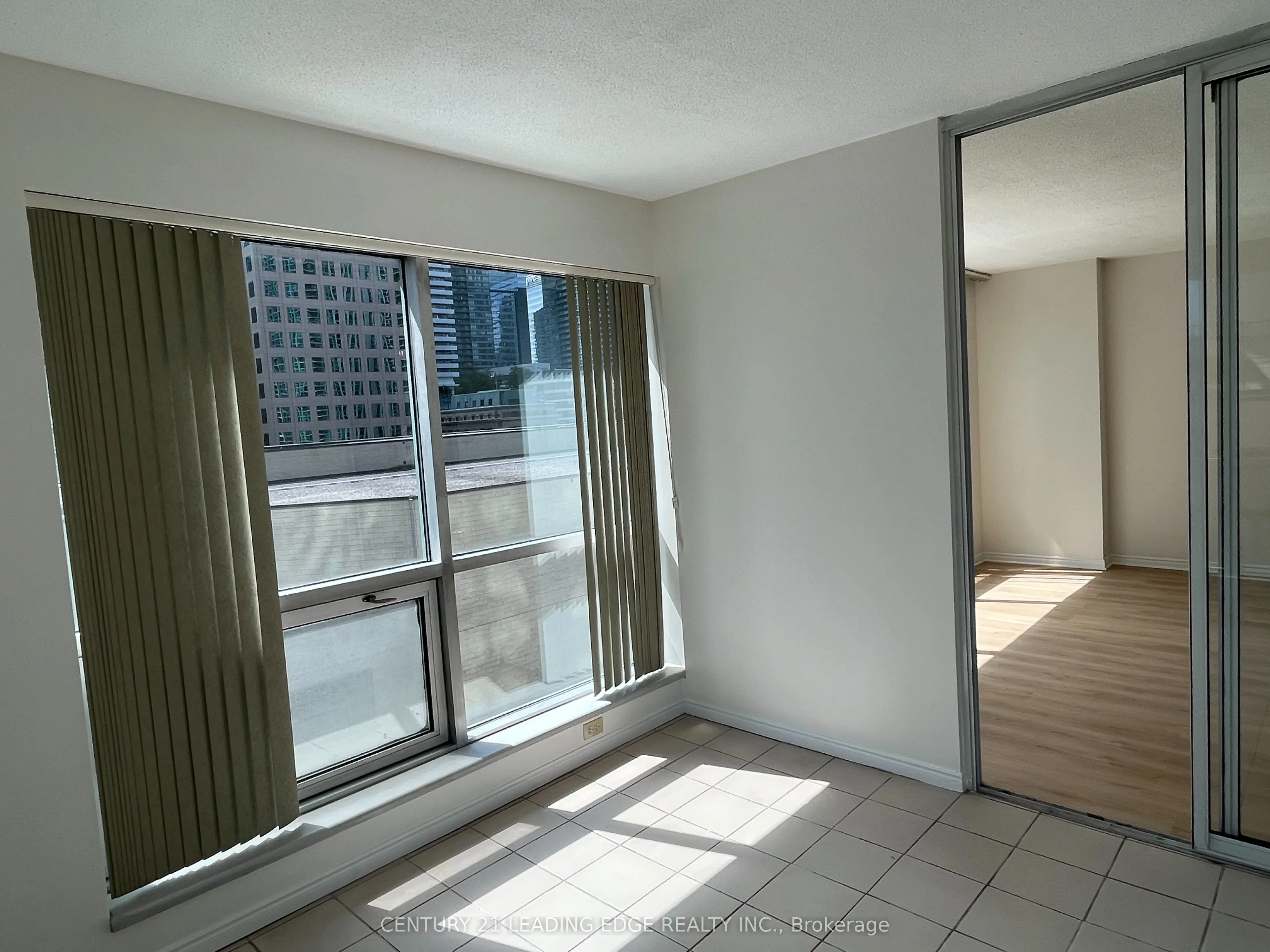 10 Queens Quay W, #607