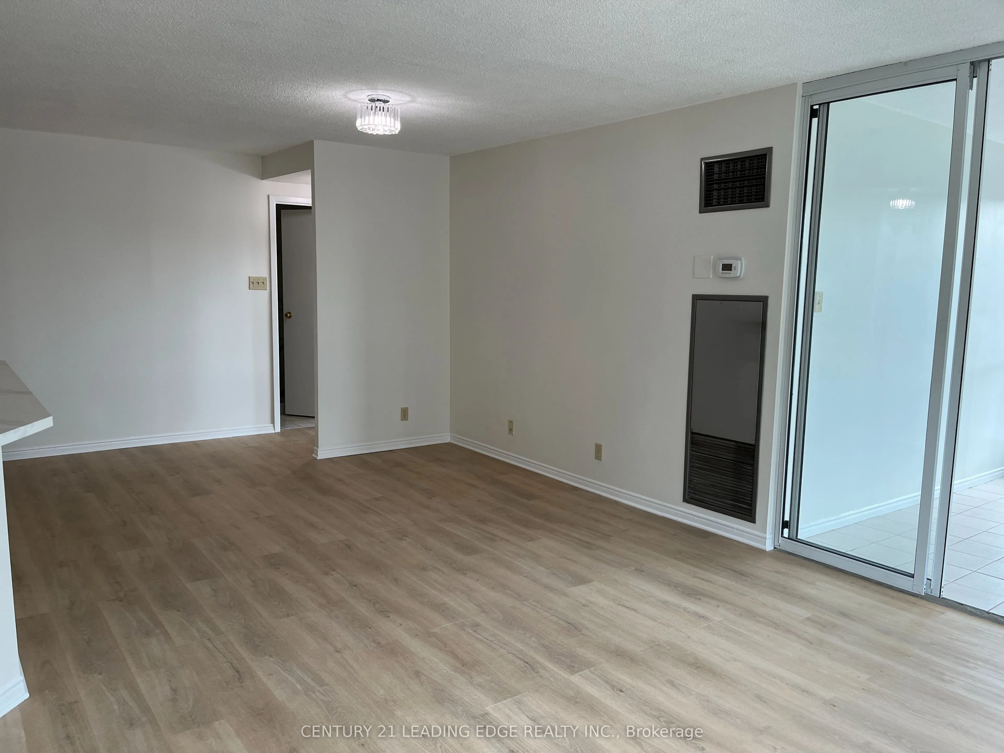 10 Queens Quay W, #607