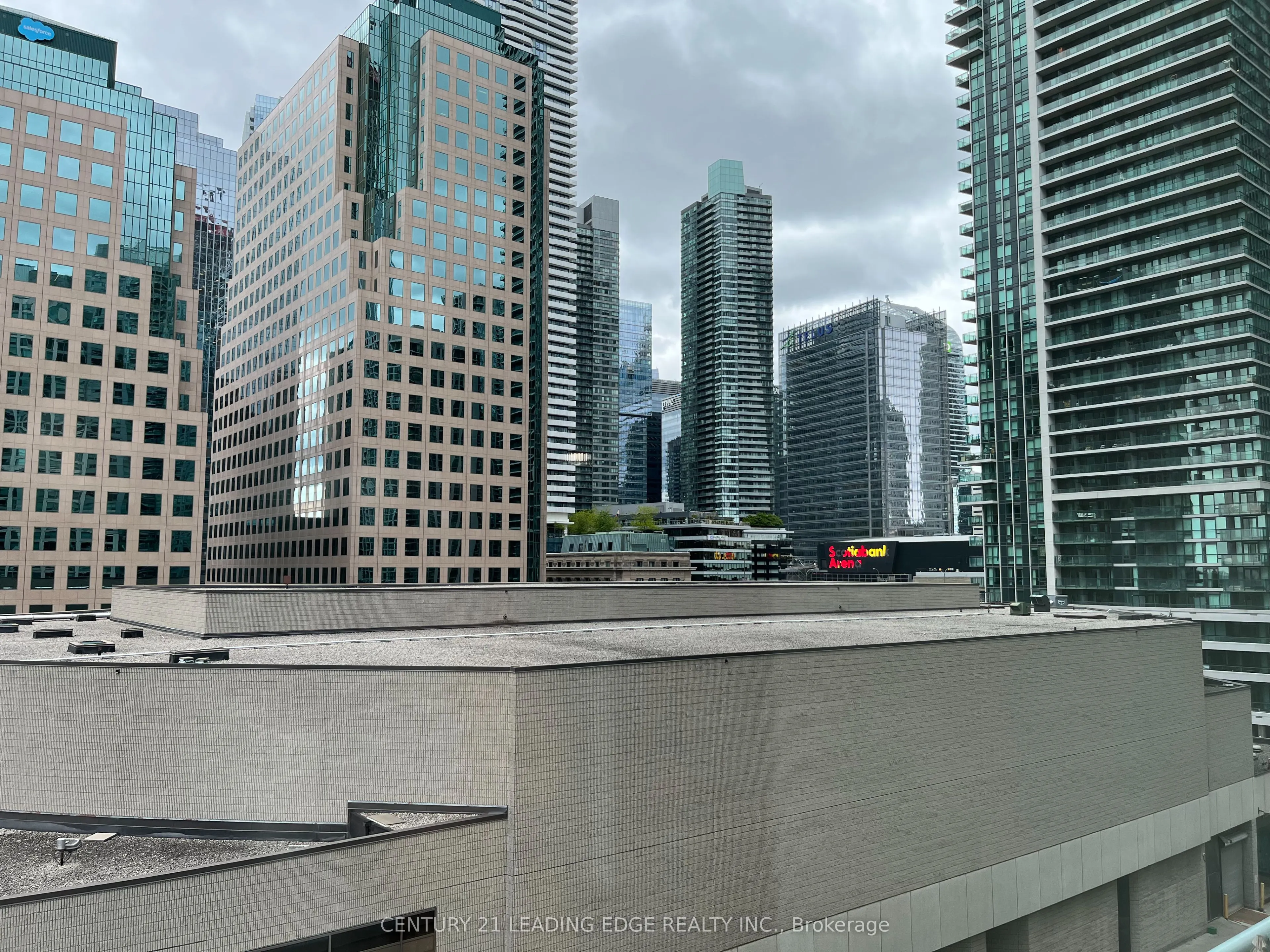 10 Queens Quay W, #607