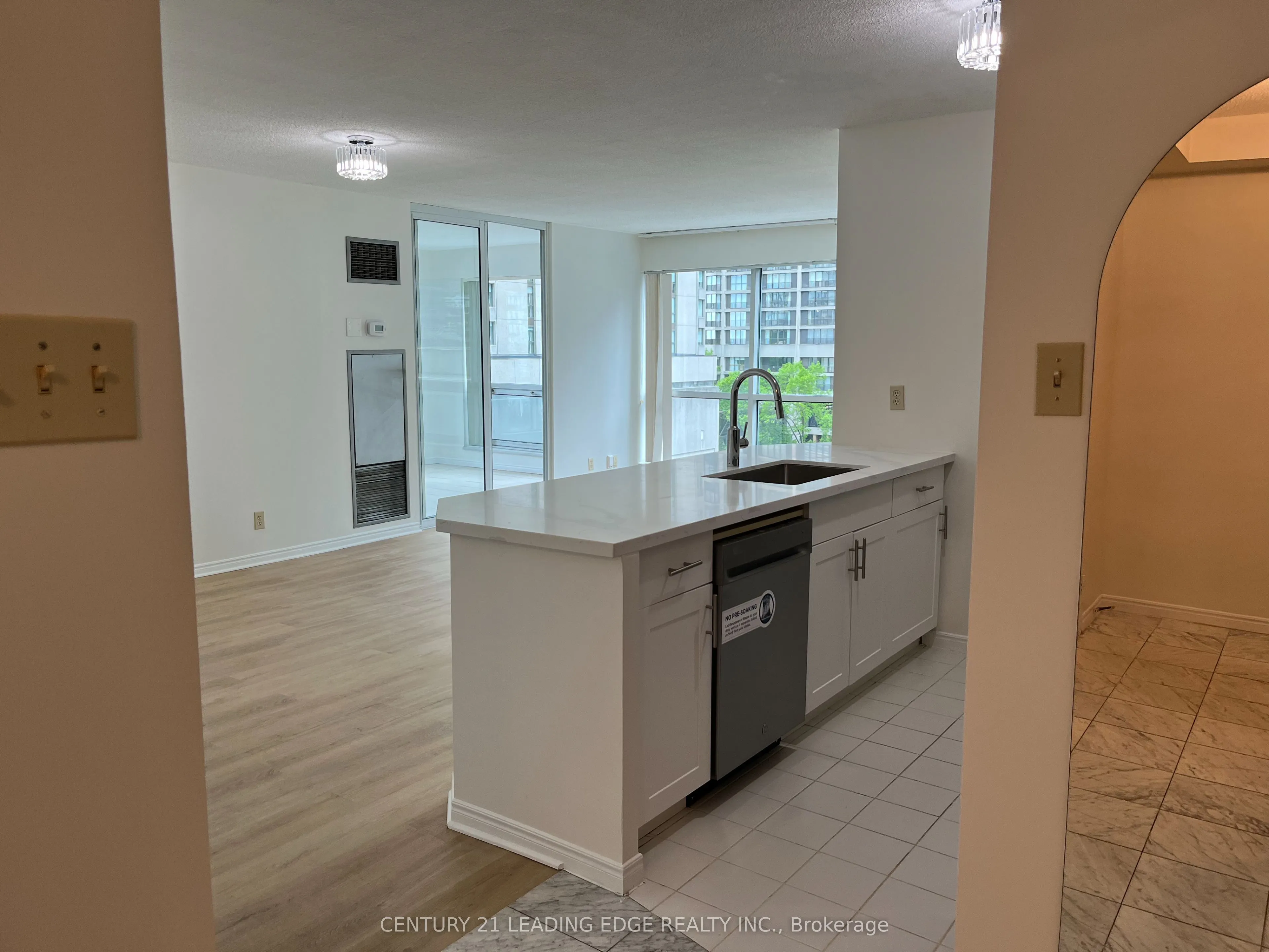 10 Queens Quay W, #607