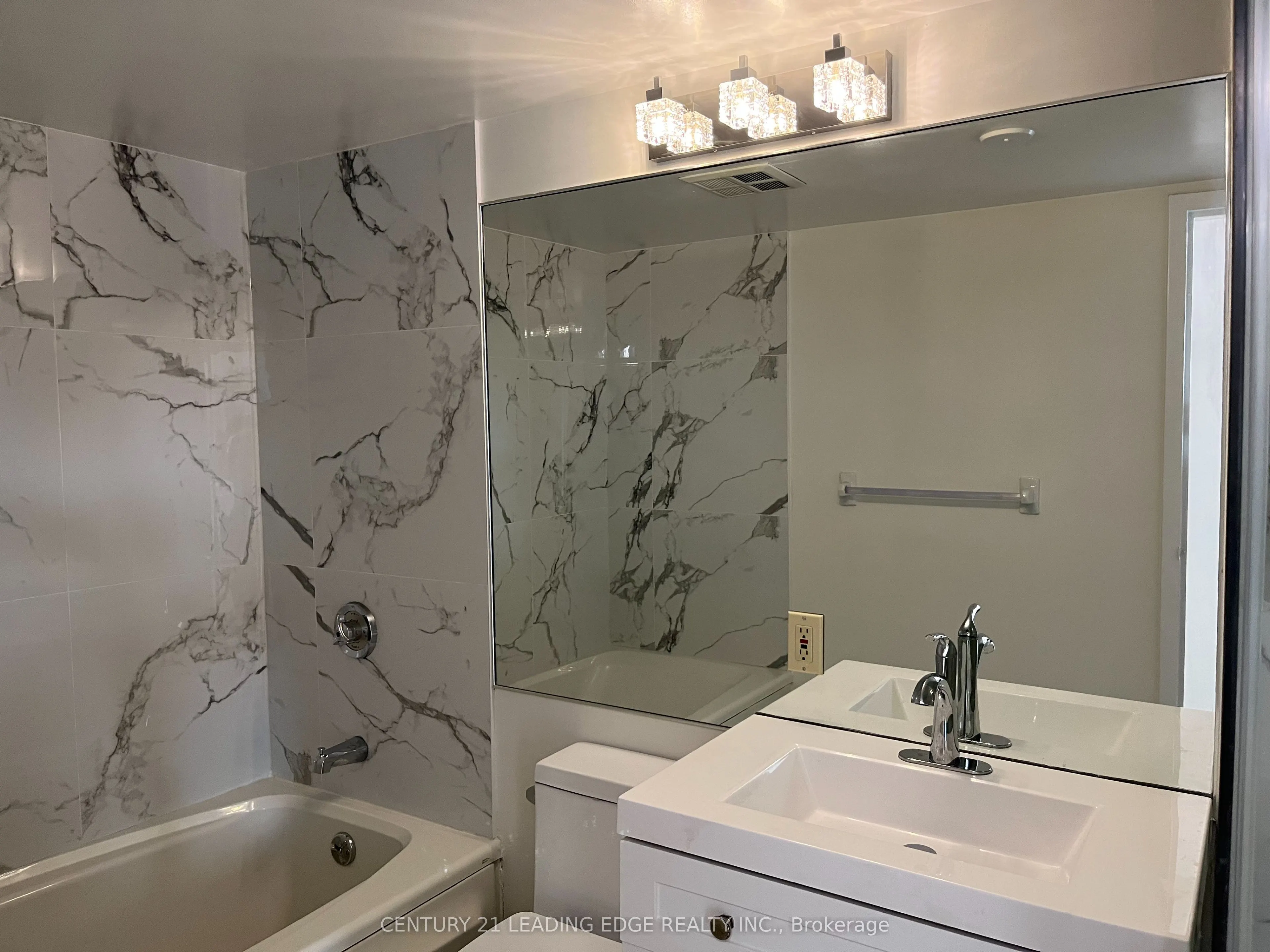 10 Queens Quay W, #607