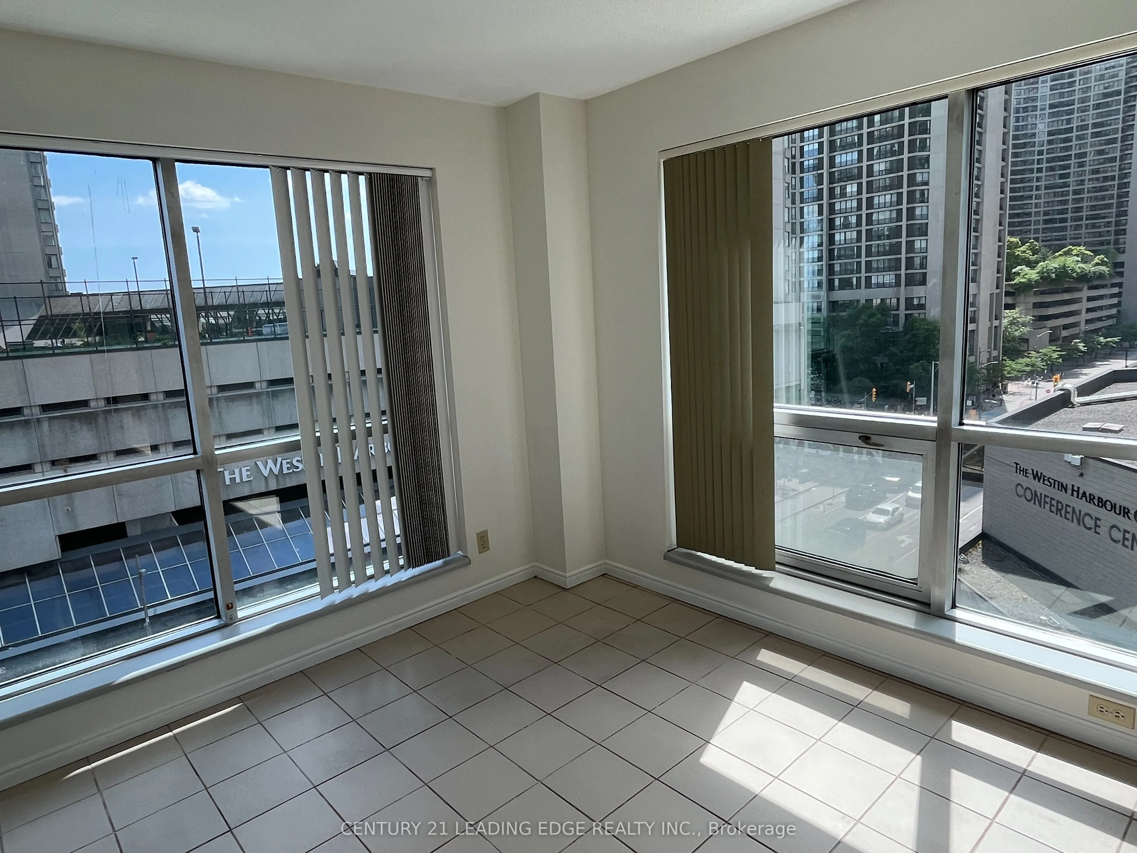 10 Queens Quay W, #607