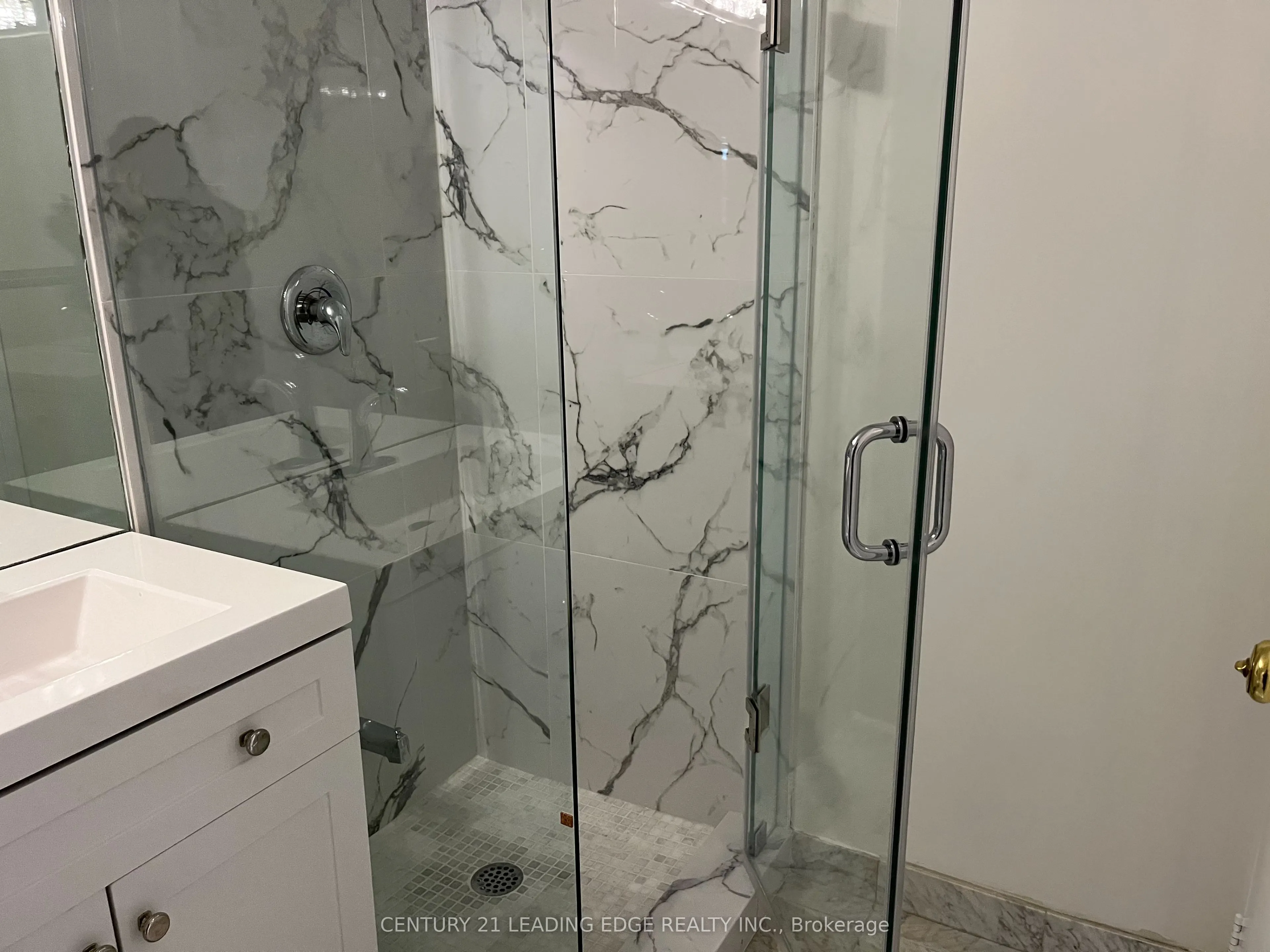 10 Queens Quay W, #607