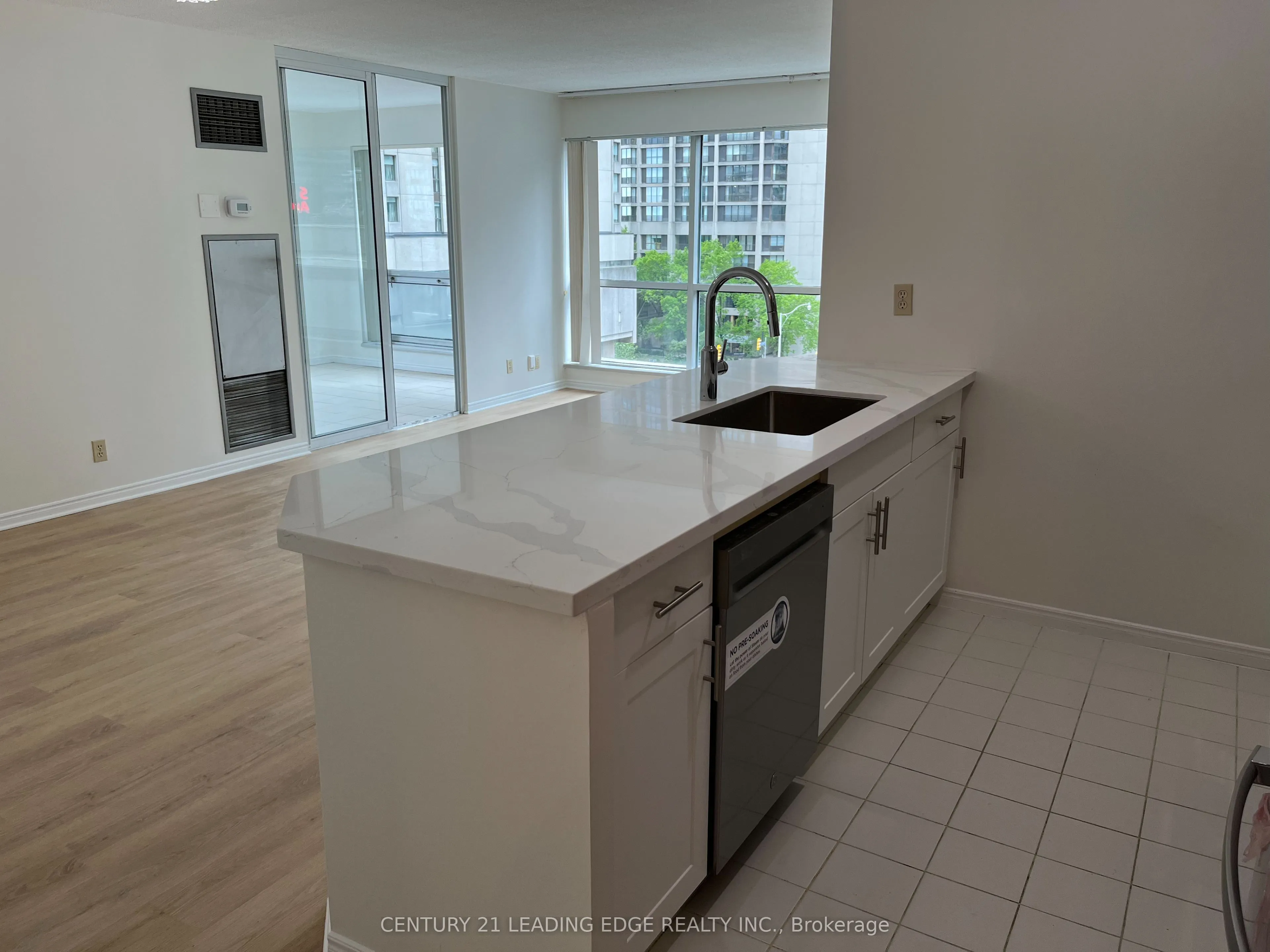 10 Queens Quay W, #607