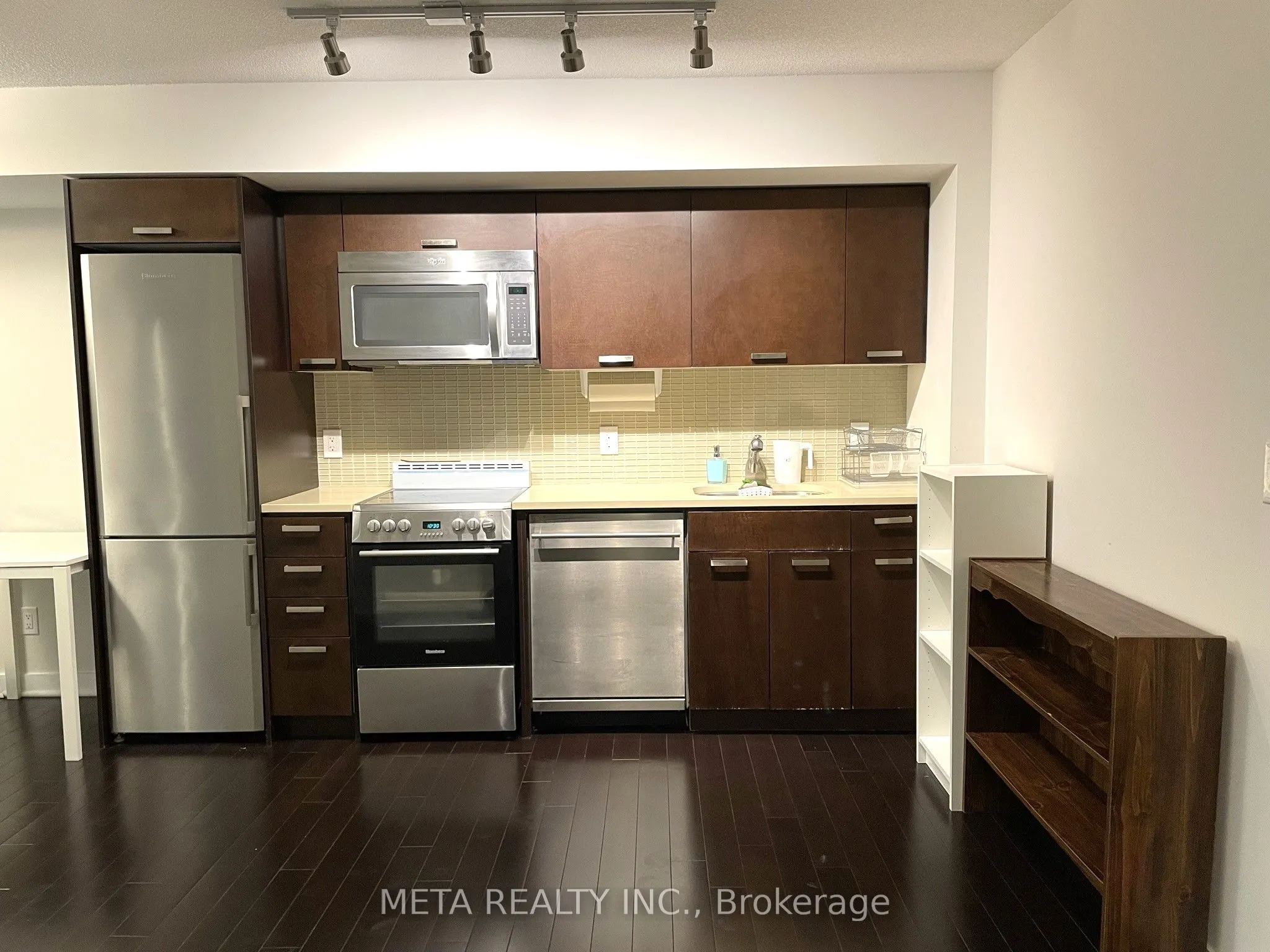 295 Adelaide Street W, #820
