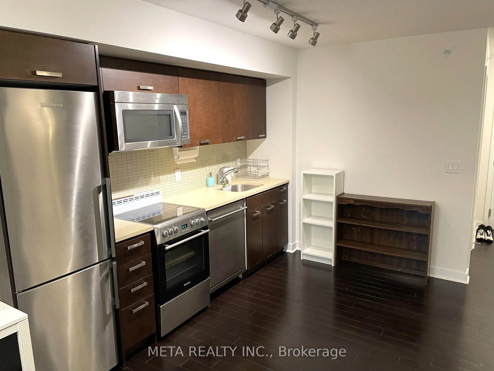 295 Adelaide Street W, #820