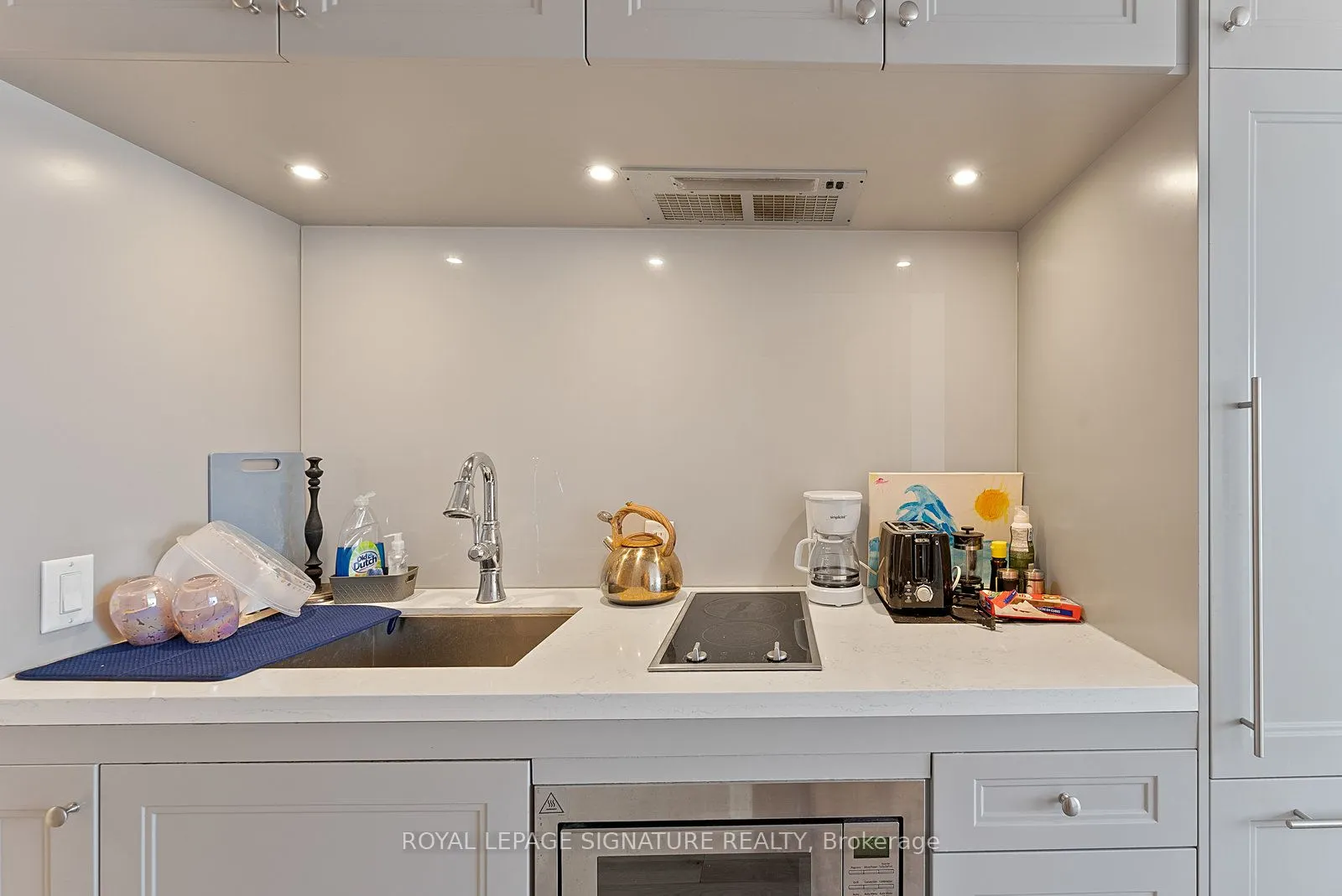 155 Yorkville Avenue, #1013