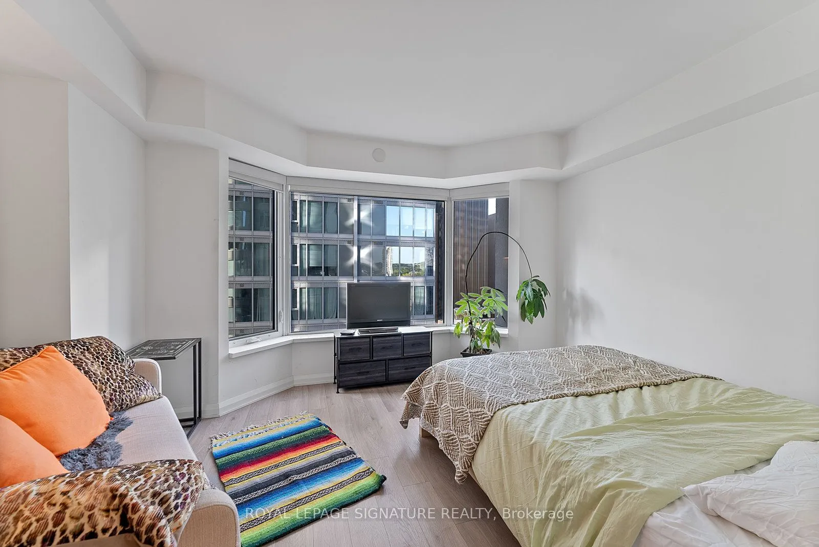 155 Yorkville Avenue, #1013