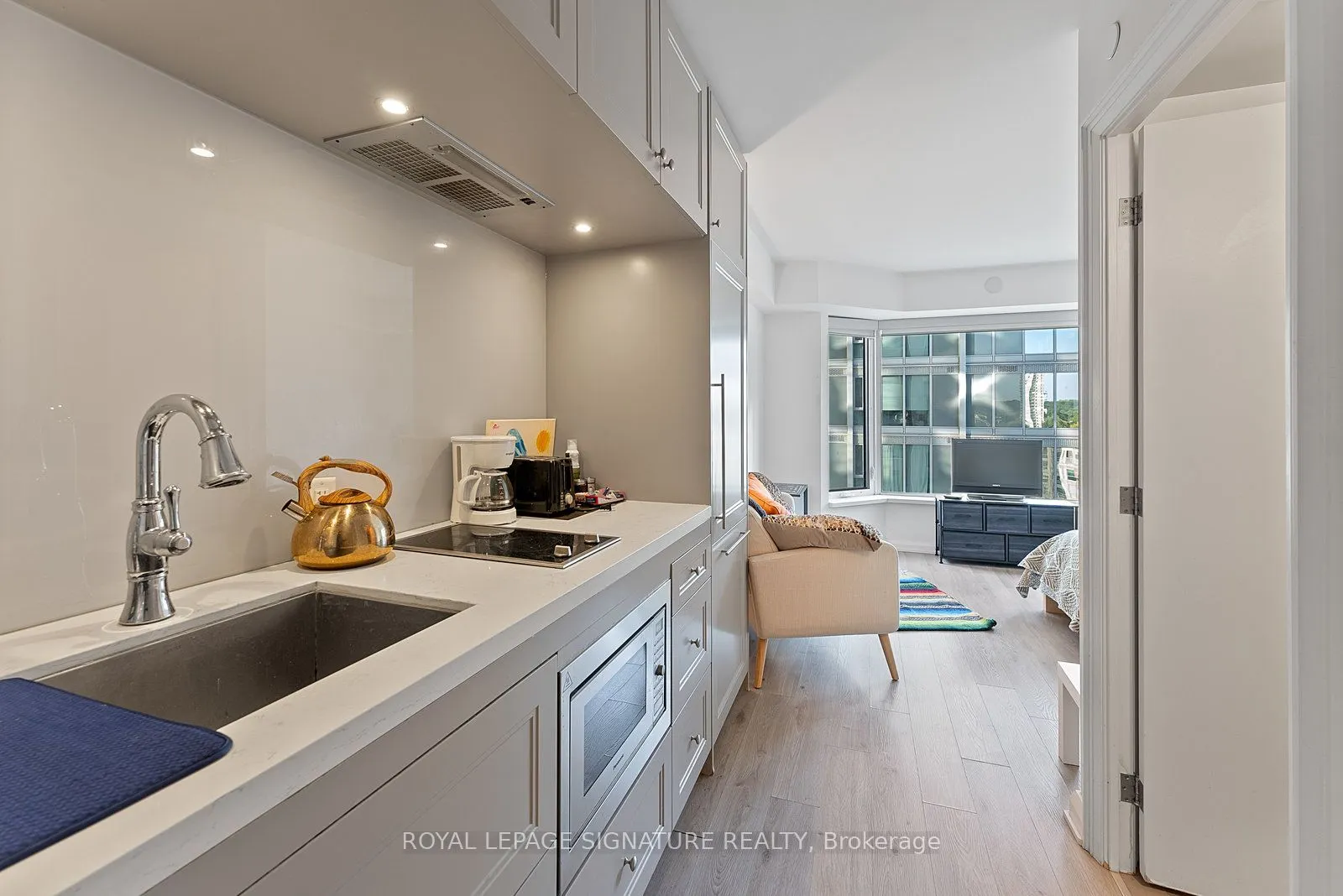 155 Yorkville Avenue, #1013