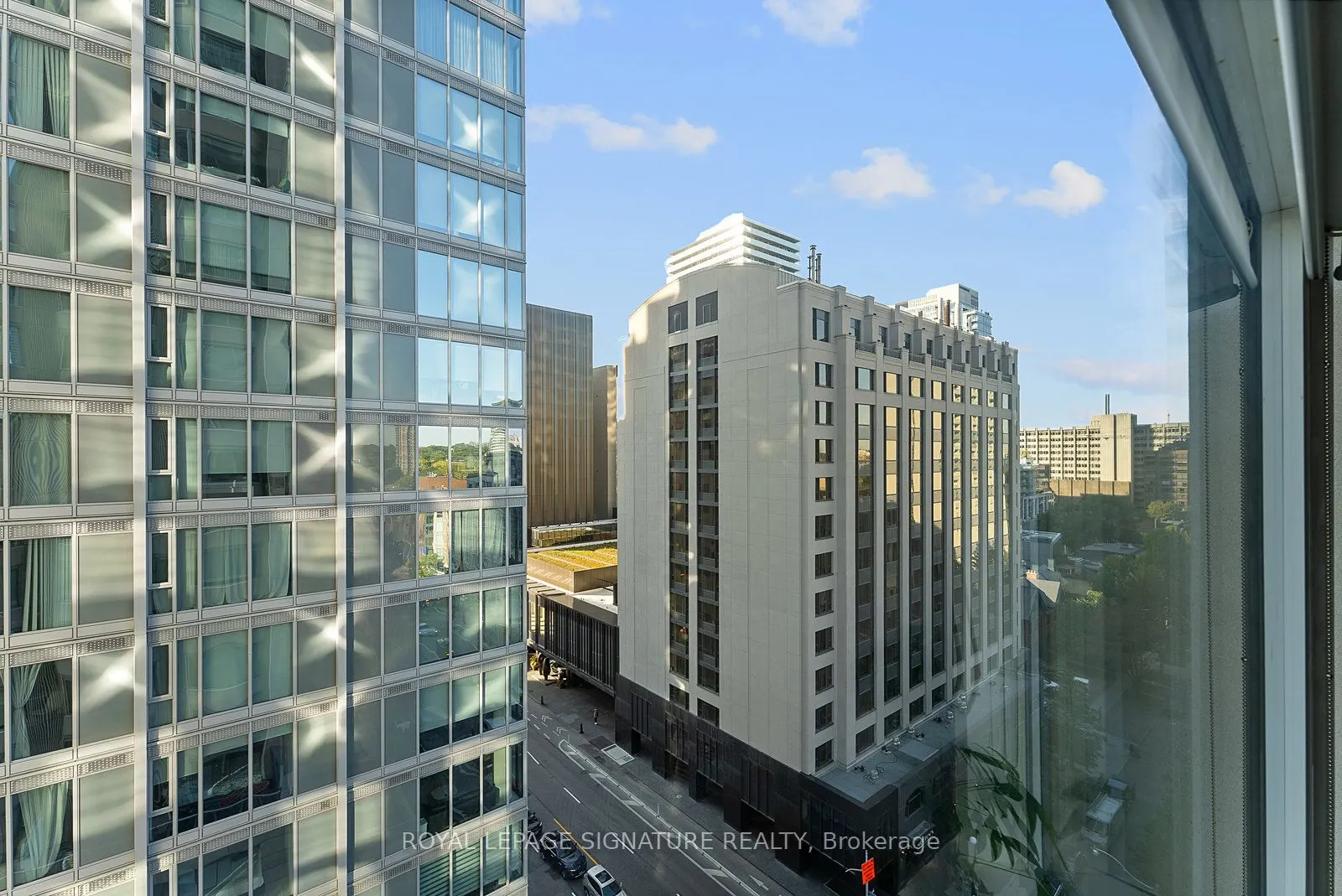 155 Yorkville Avenue, #1013