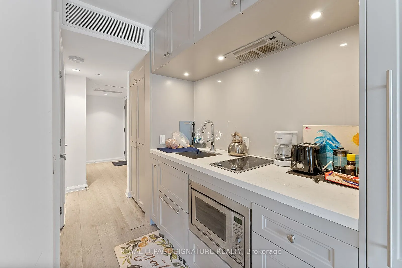 155 Yorkville Avenue, #1013
