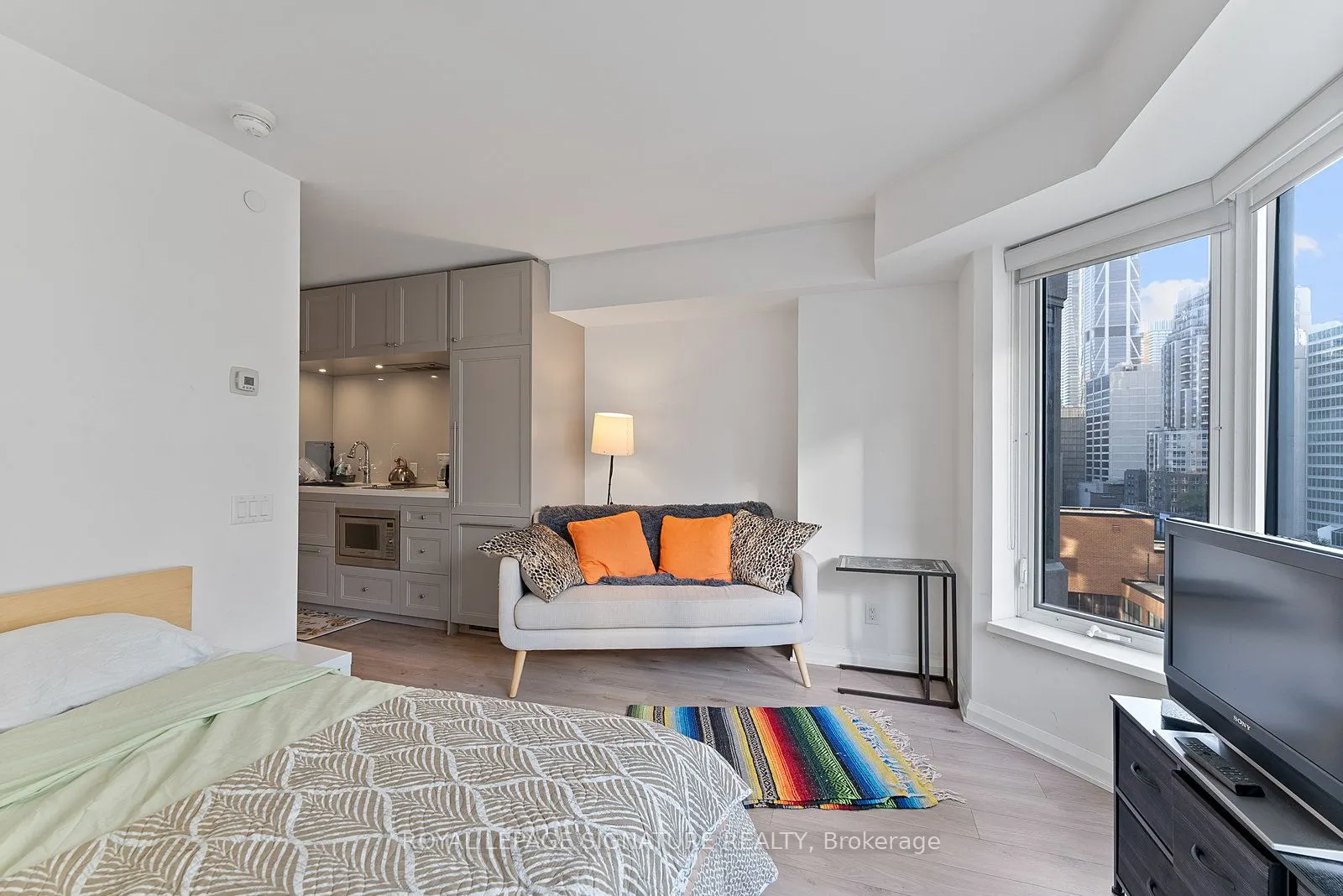 155 Yorkville Avenue, #1013