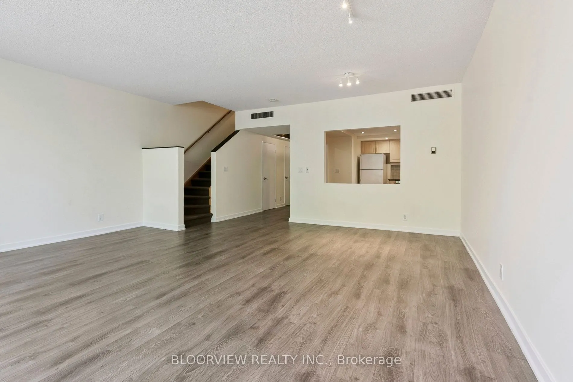 3 Duplex Avenue, #105
