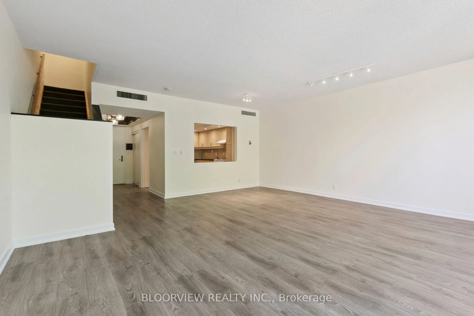3 Duplex Avenue, #105