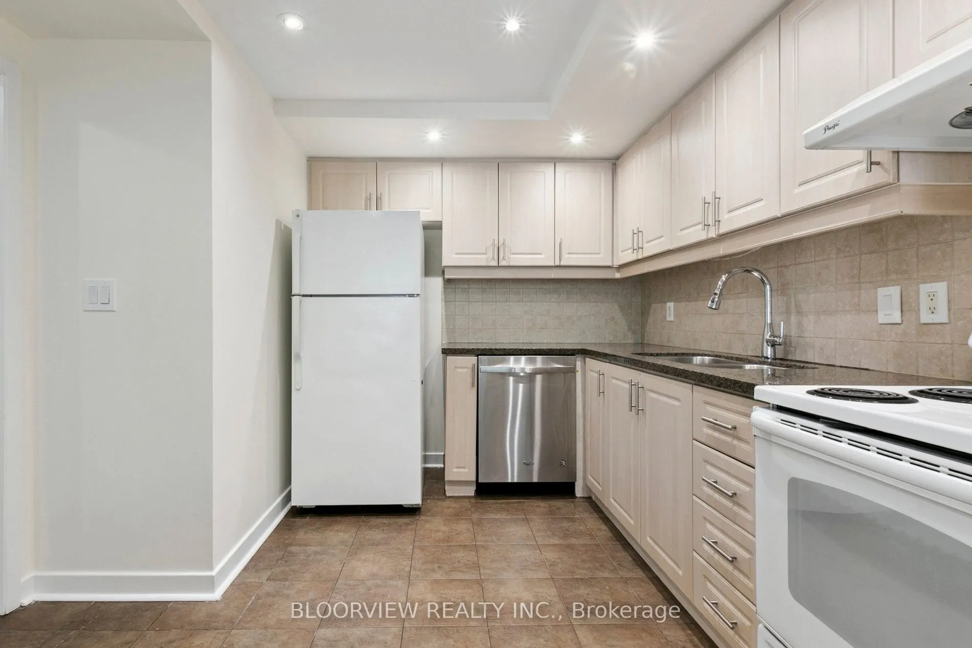 3 Duplex Avenue, #105