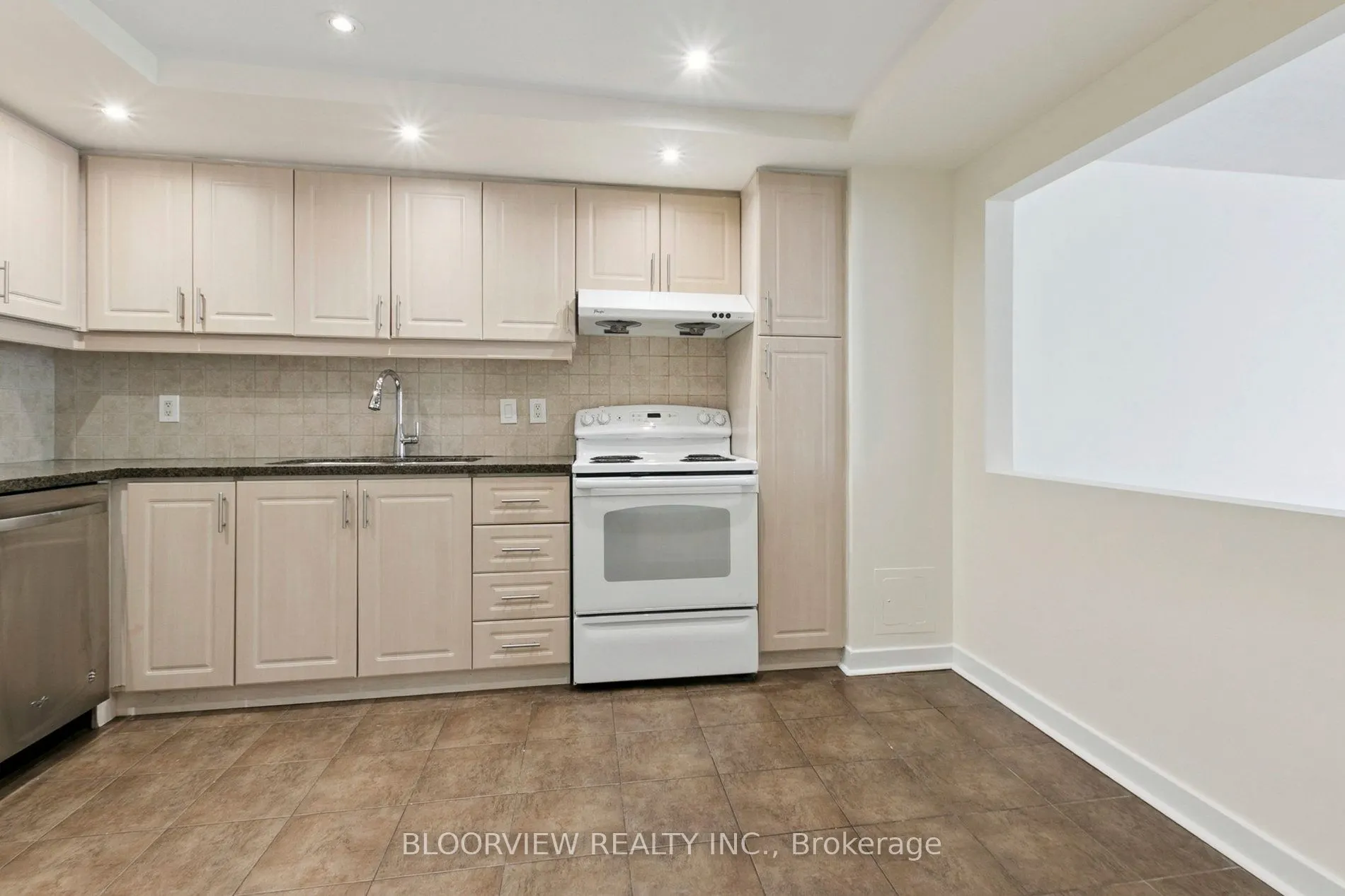 3 Duplex Avenue, #105