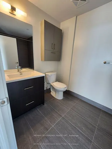 188 FAIRVIEW MALL Drive, #2710