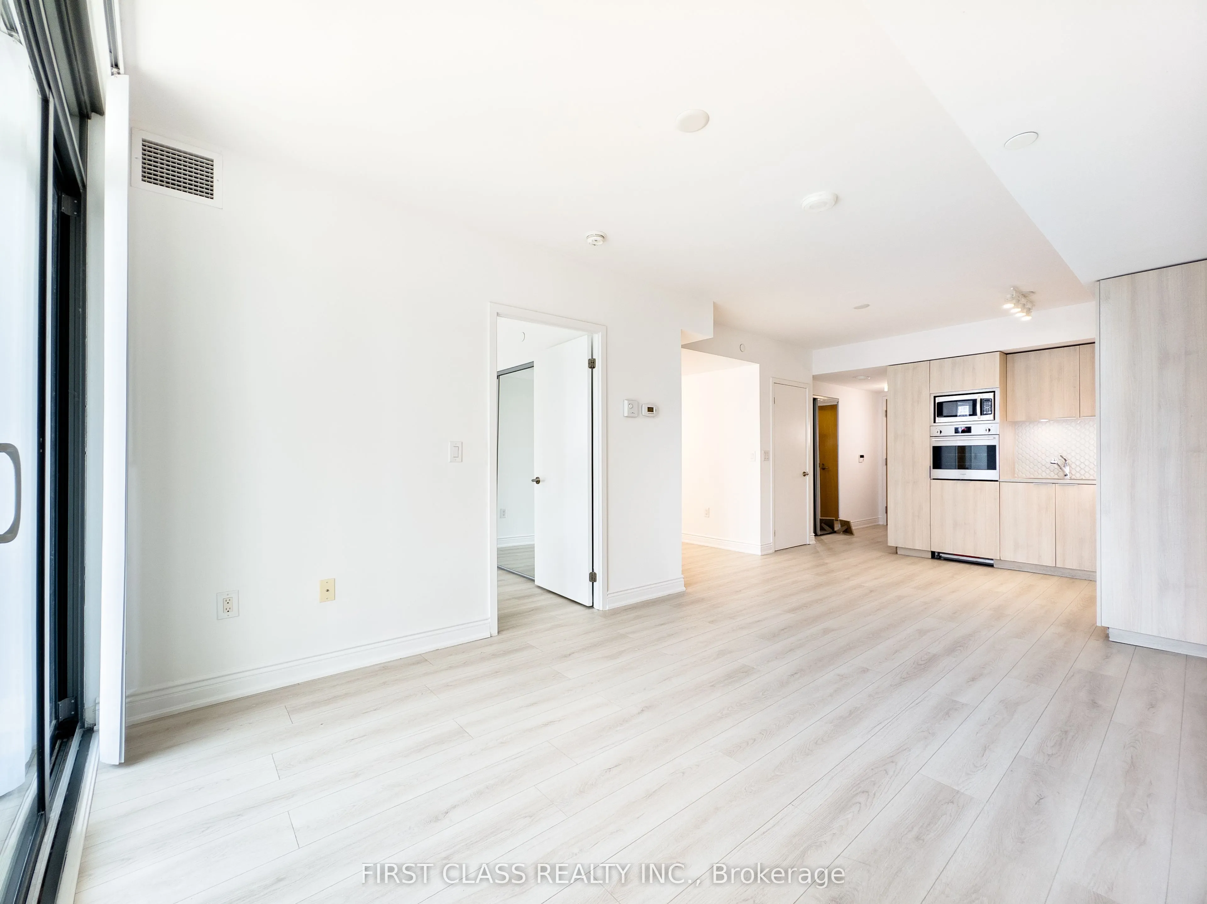 11 Wellesley Street W, #1404