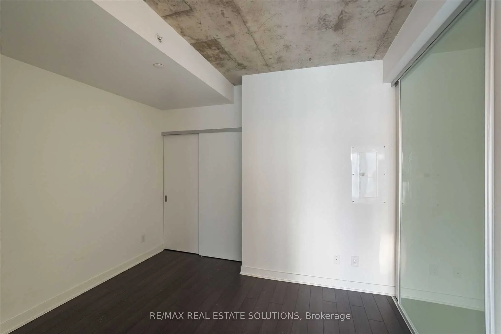 210 Simcoe Street, #1303