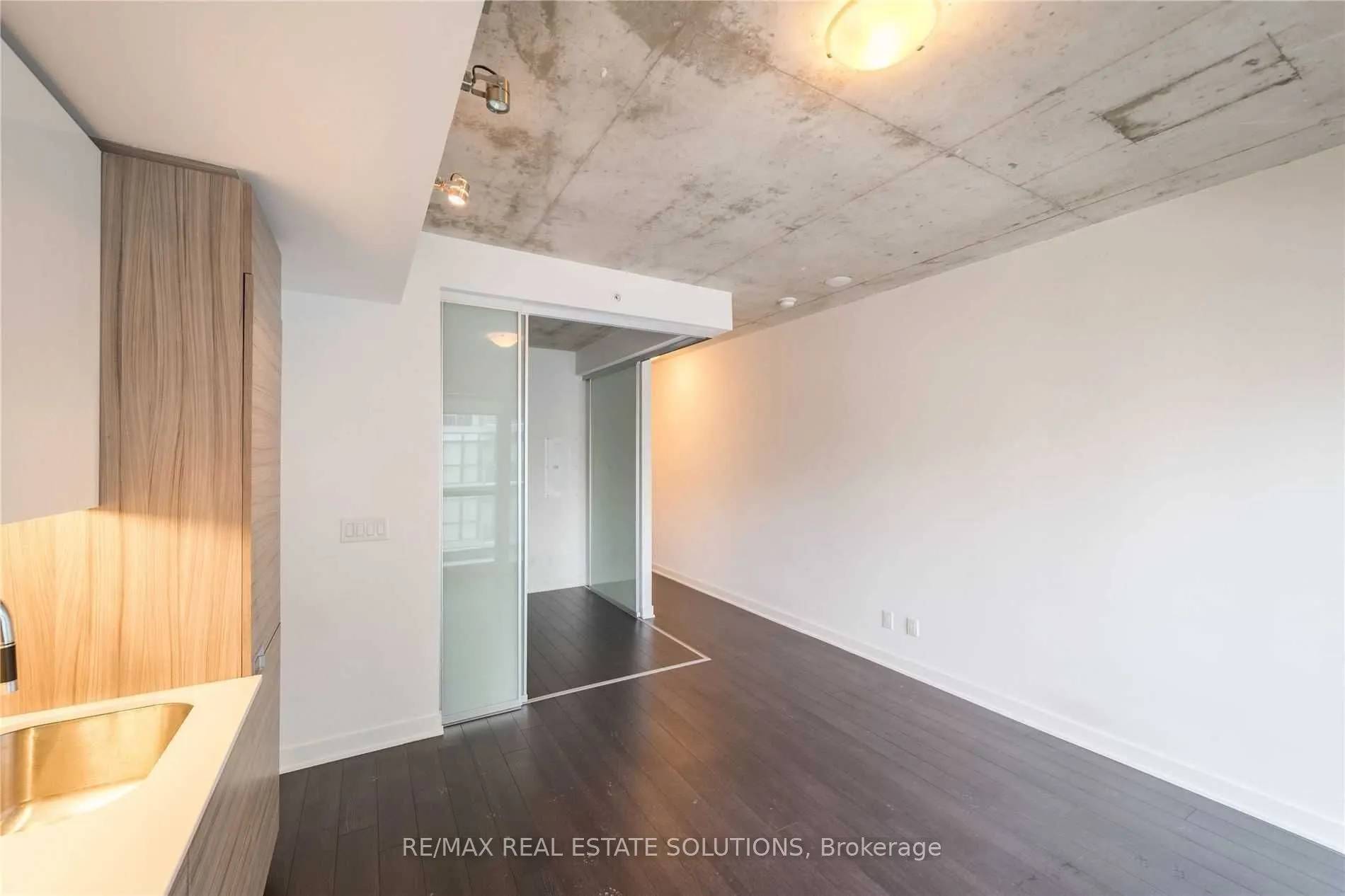 210 Simcoe Street, #1303