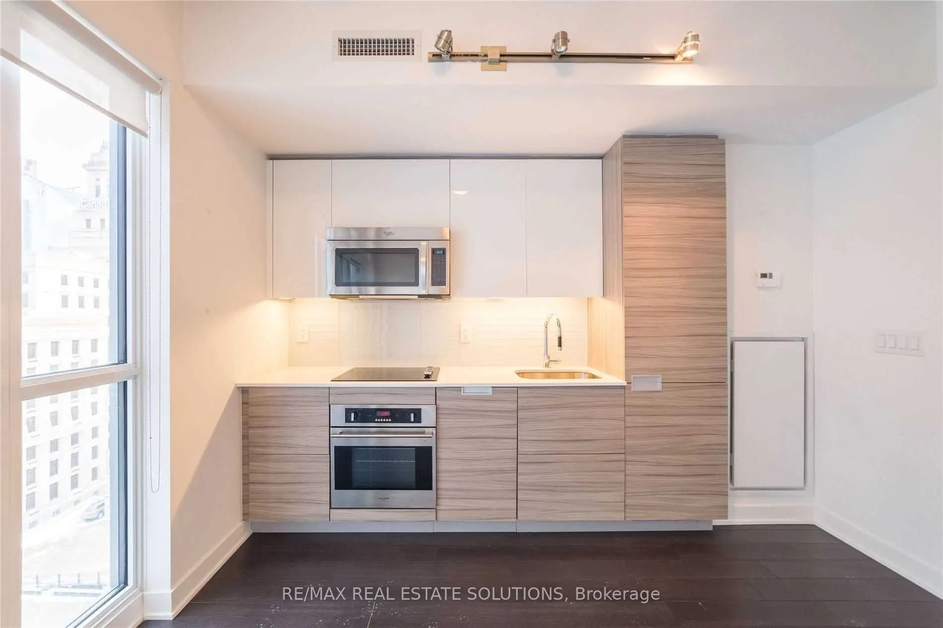 210 Simcoe Street, #1303