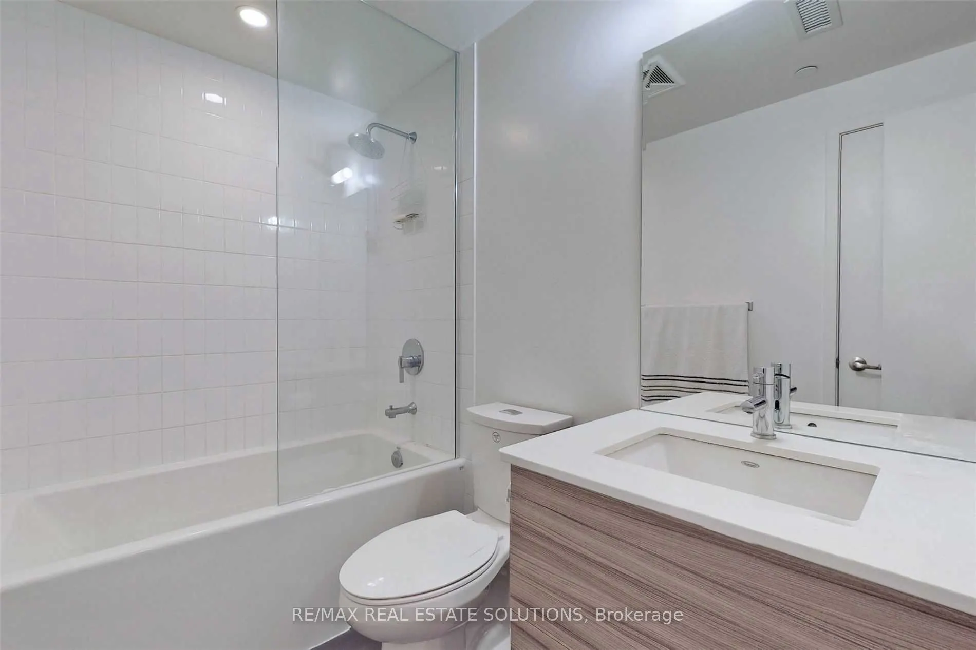 210 Simcoe Street, #1303