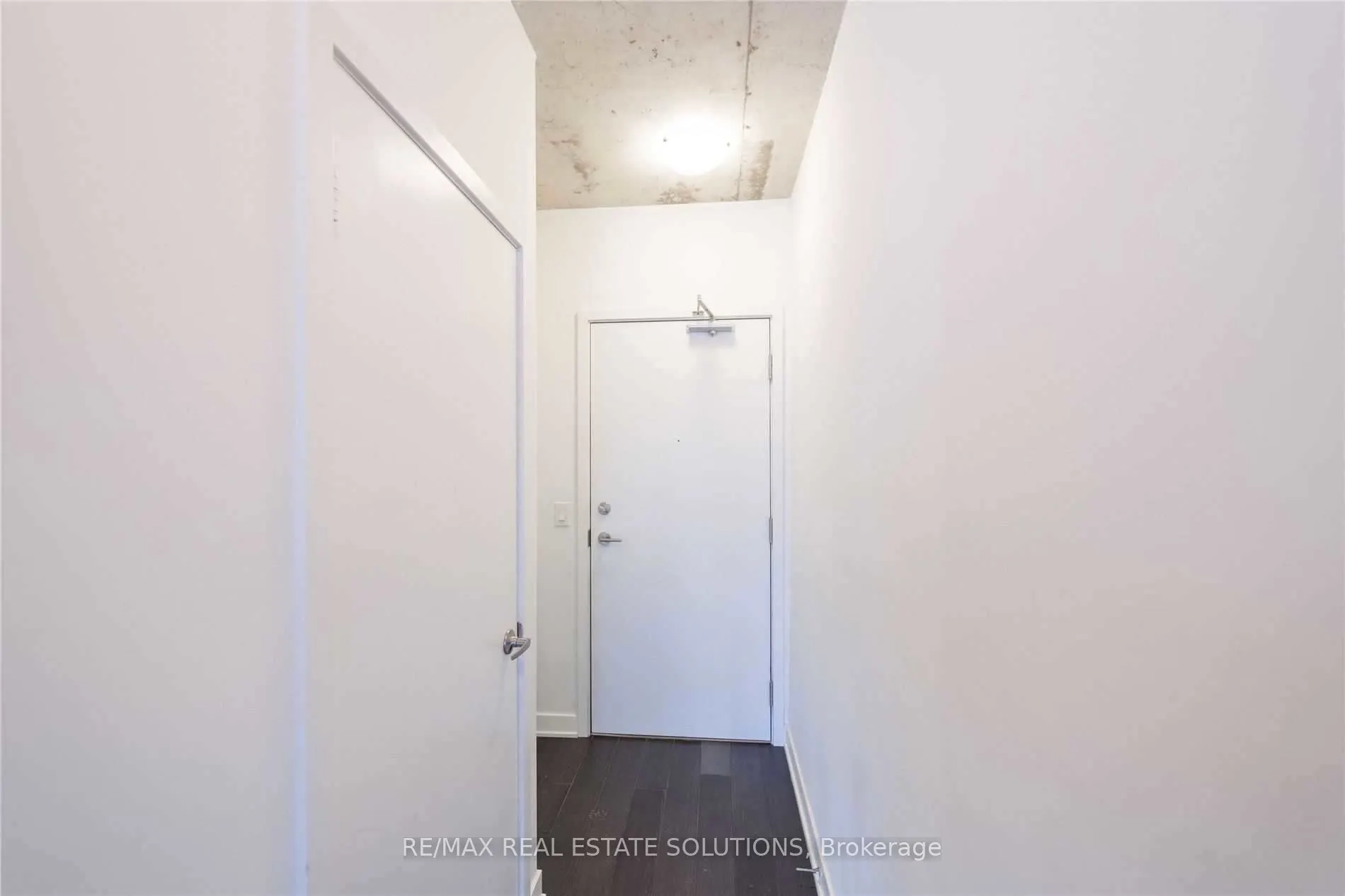 210 Simcoe Street, #1303