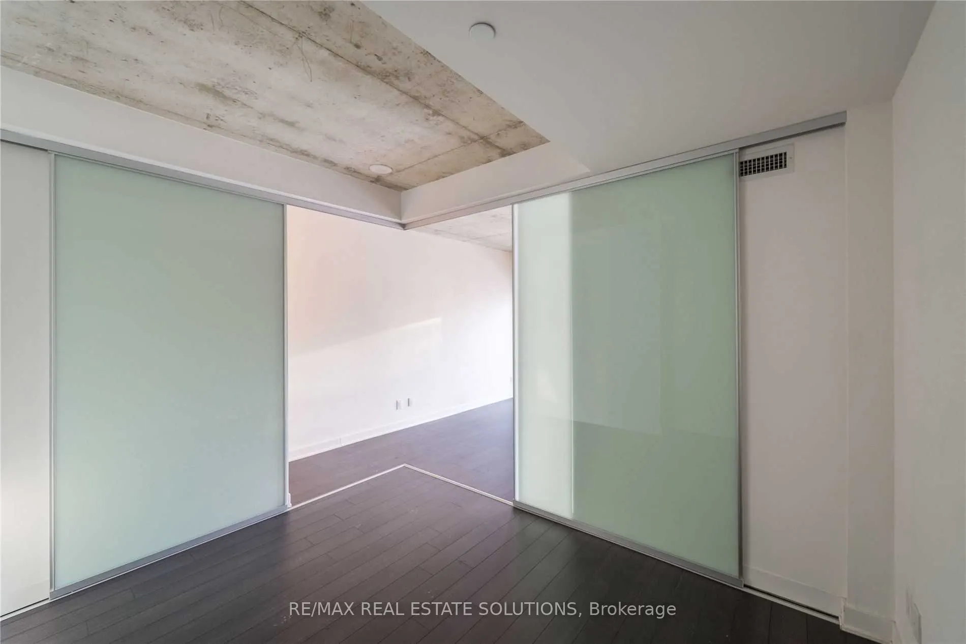 210 Simcoe Street, #1303