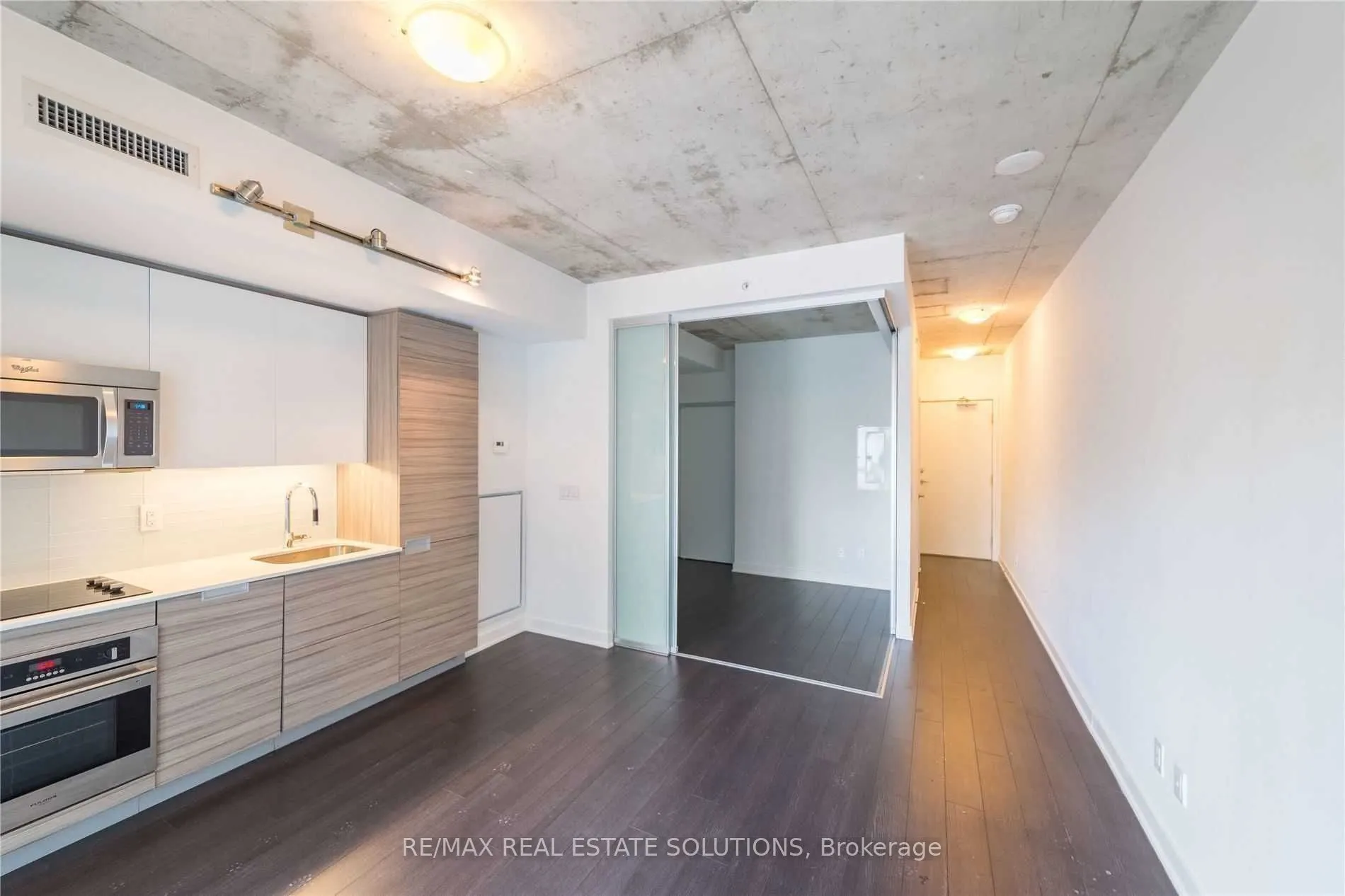210 Simcoe Street, #1303