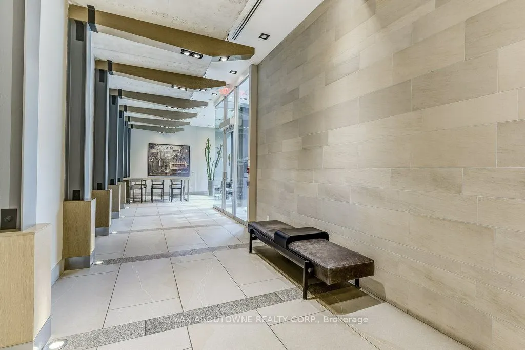 400 Wellington Street W, #212