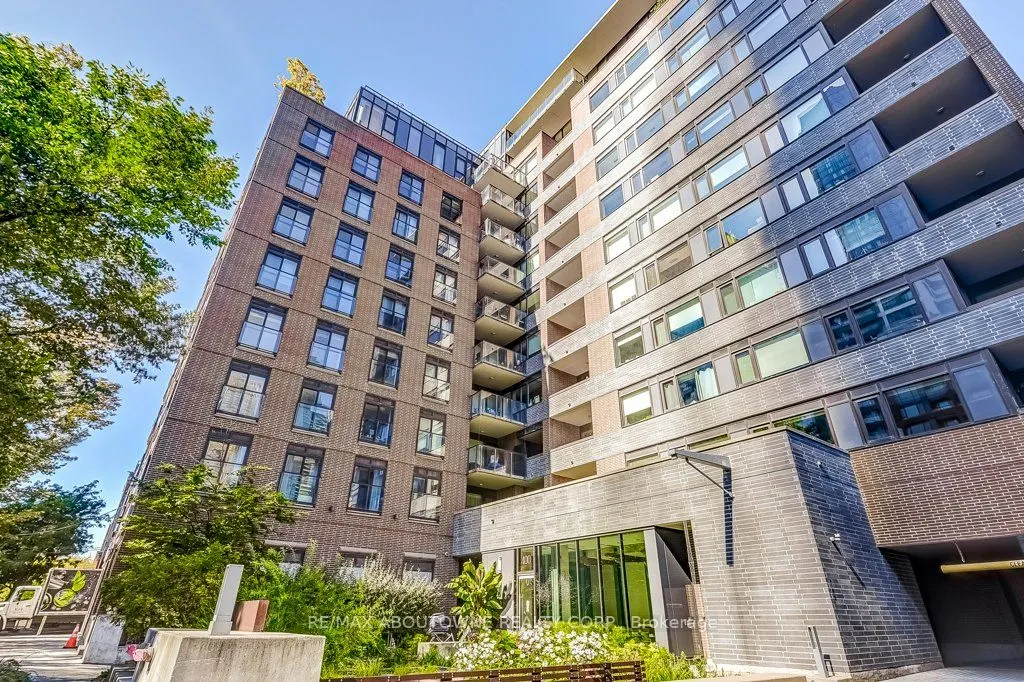 400 Wellington Street W, #212