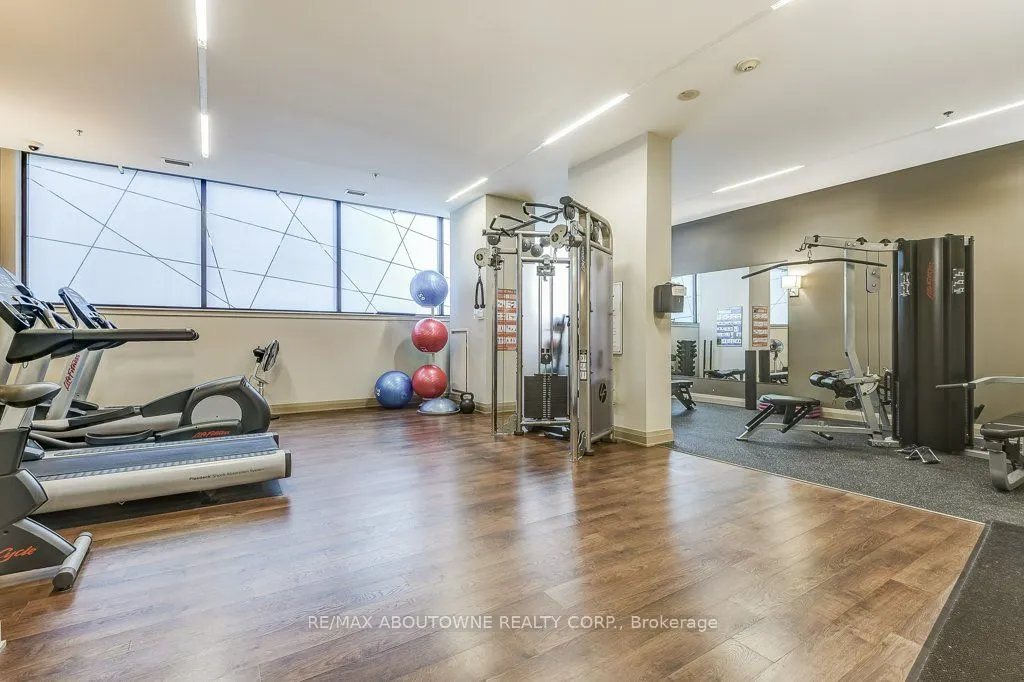 400 Wellington Street W, #212