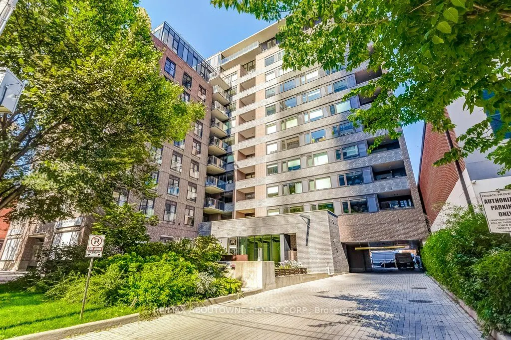 400 Wellington Street W, #212
