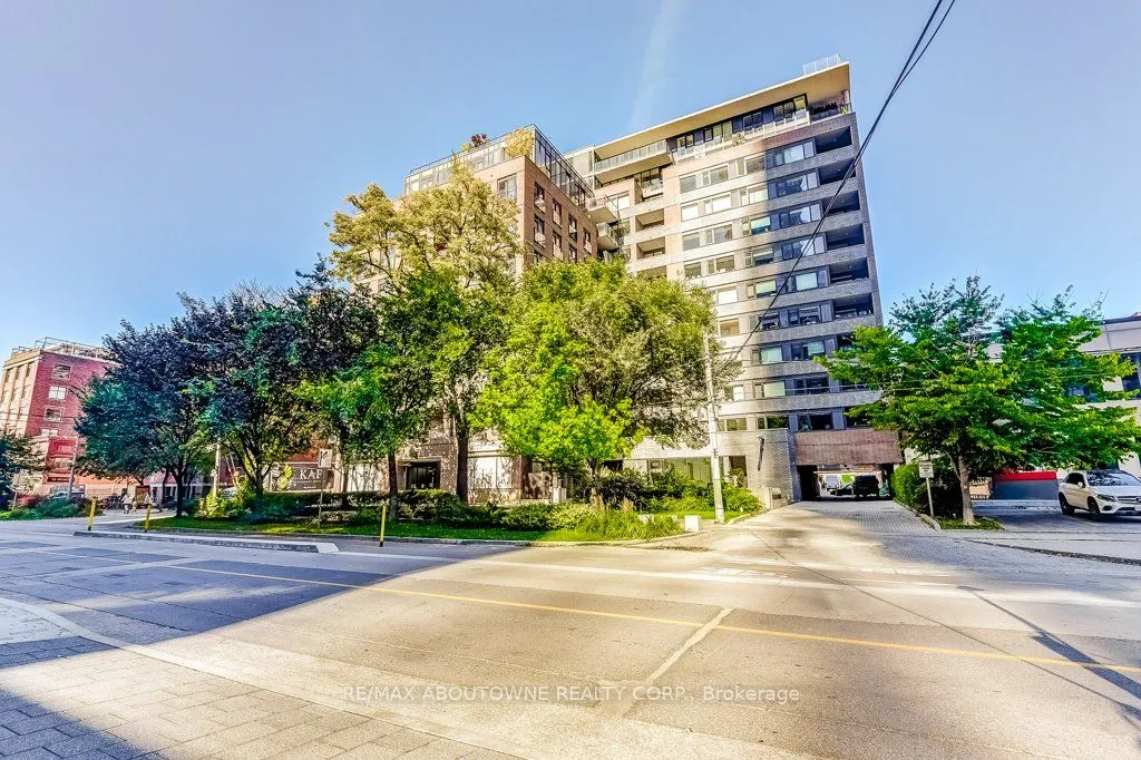 400 Wellington Street W, #212