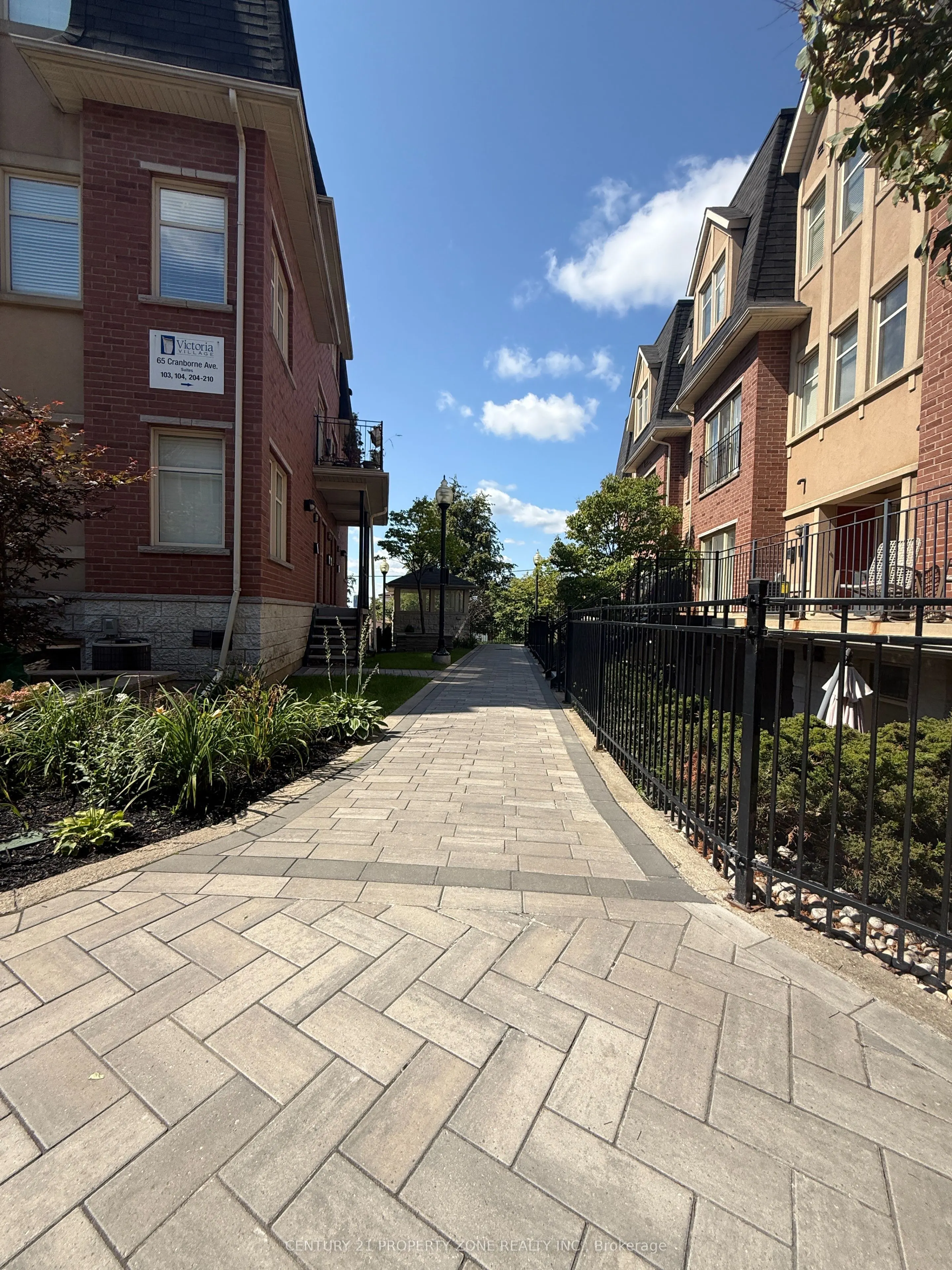 1496 Victoria Park Avenue, #238