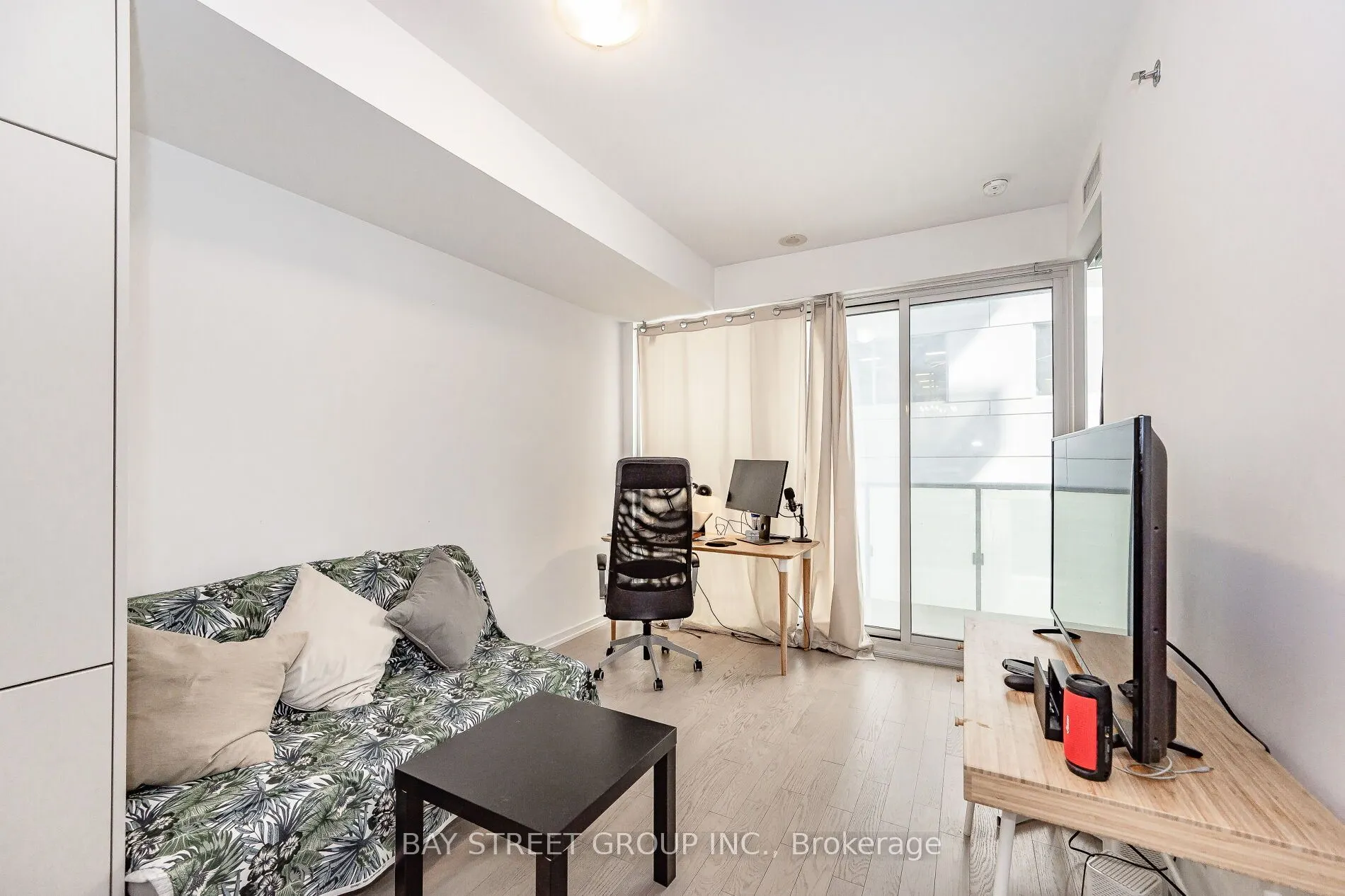 101 Peter Street, #601